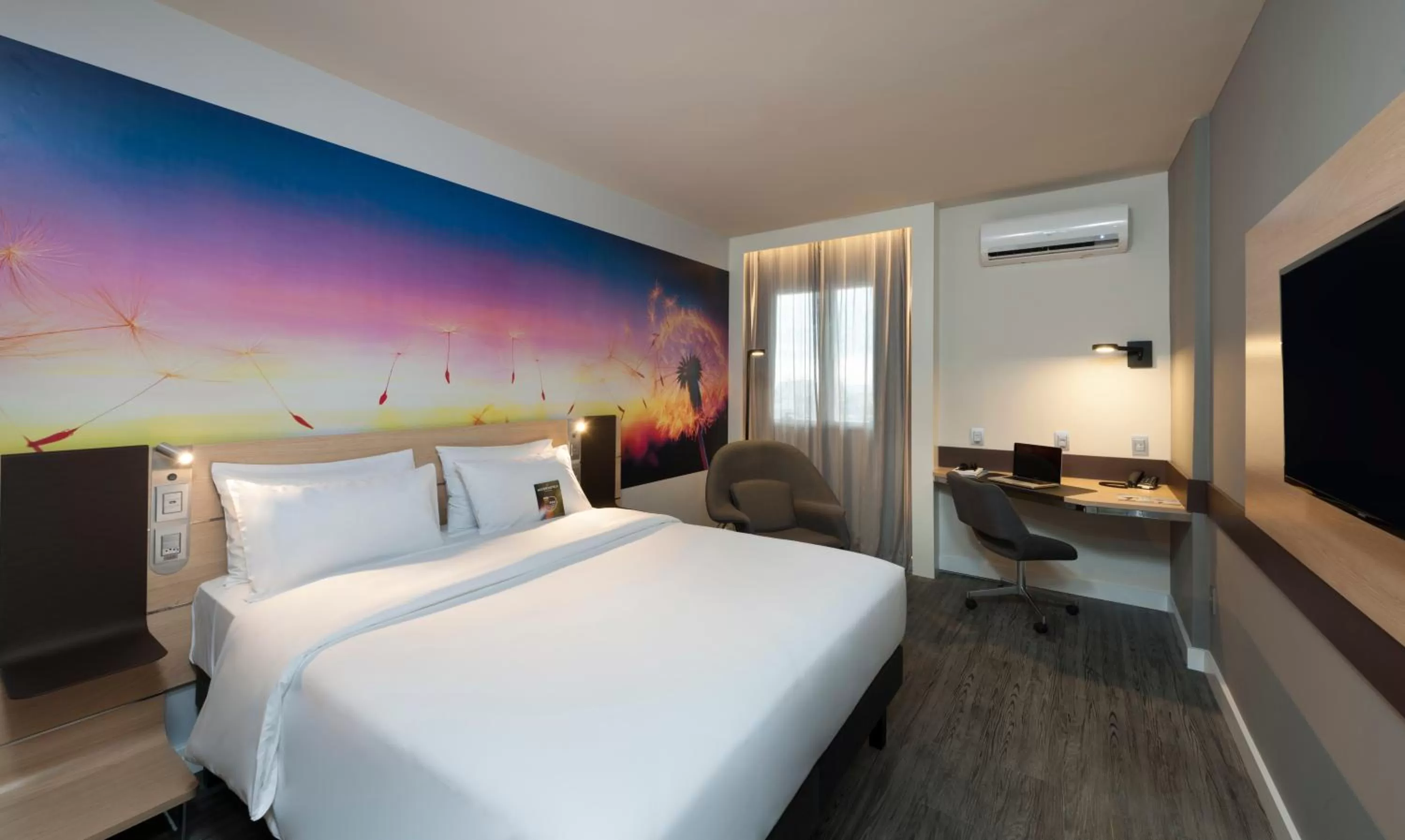 Photo of the whole room, Bed in Novotel Itajai