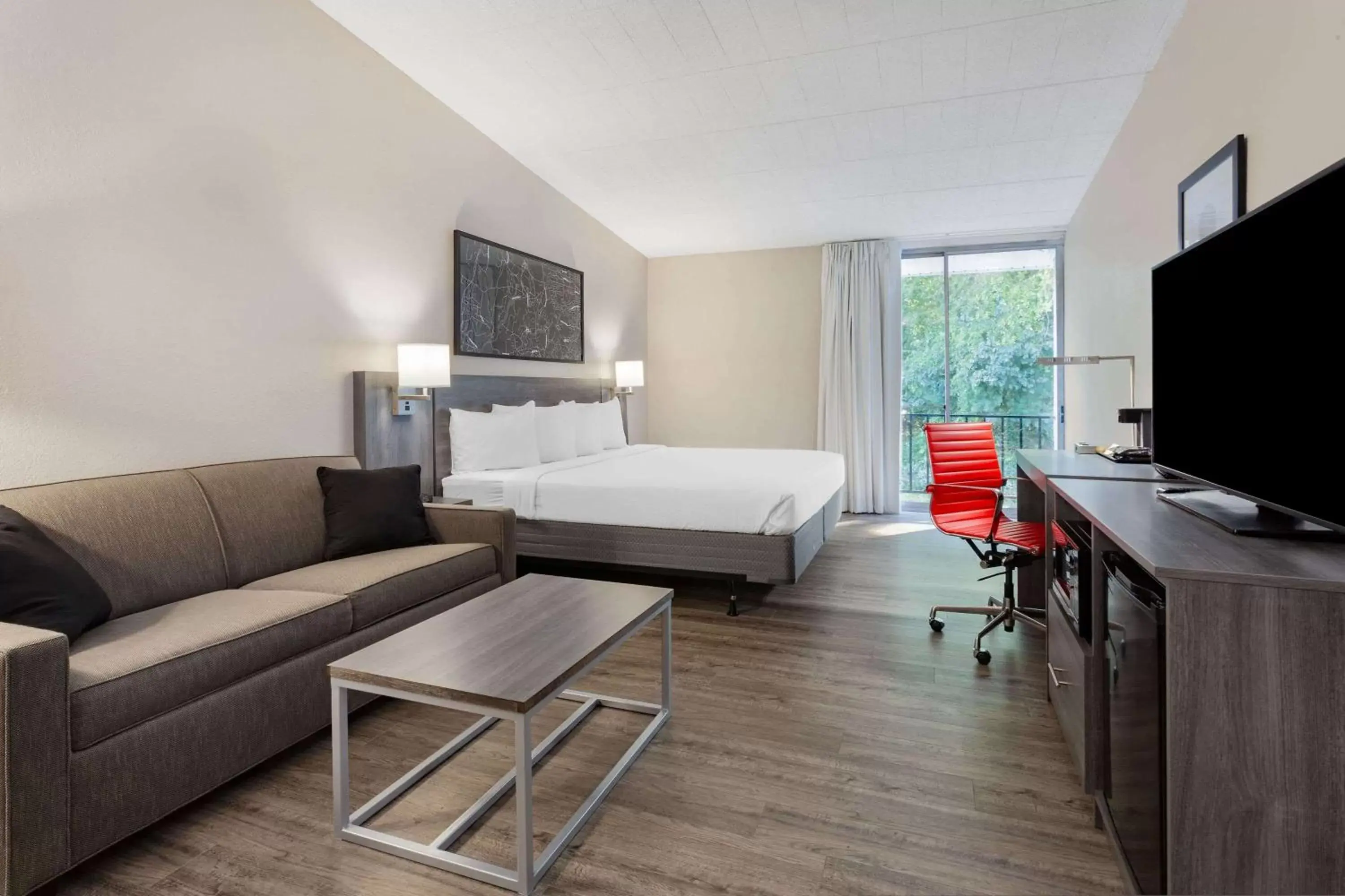 Photo of the whole room, Bed in Ramada by Wyndham Hartford North - Bradley Airport Photo of the whole room, Bed in Ramada by Wyndham Hartford North - Bradley Airport