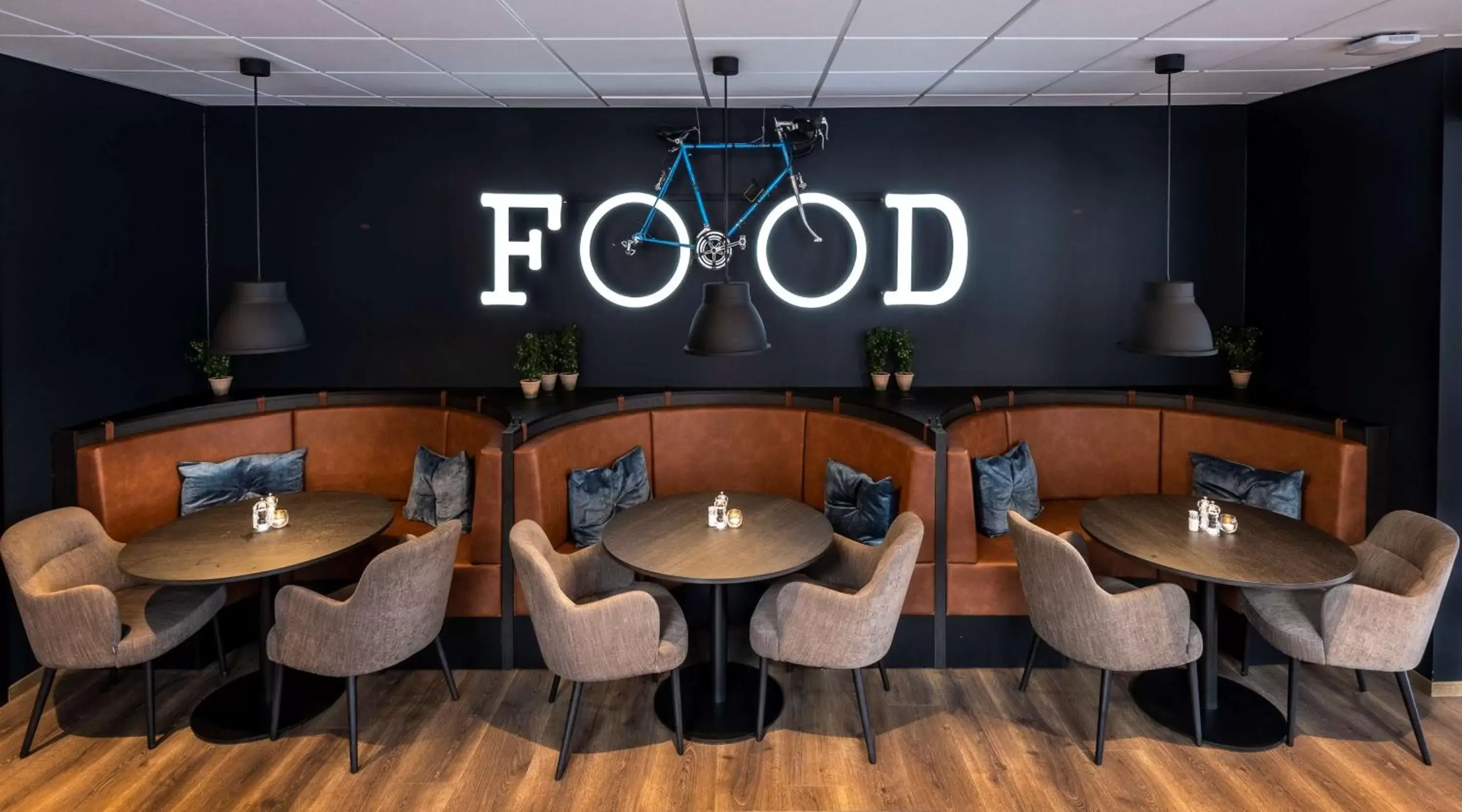 Restaurant/places to eat, Lounge/Bar in Scandic Harstad