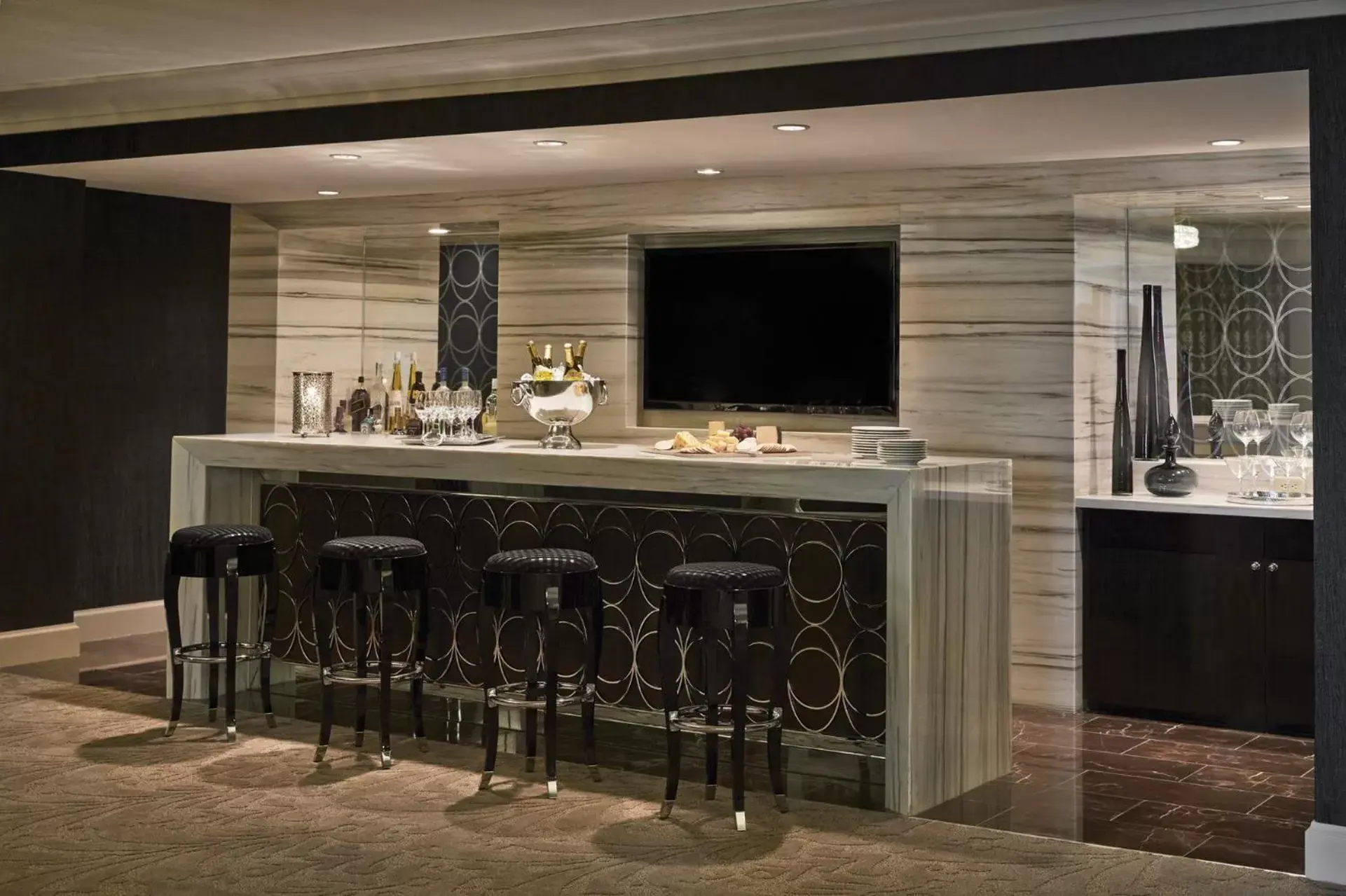 Lounge/Bar in Four Seasons Hotel Las Vegas