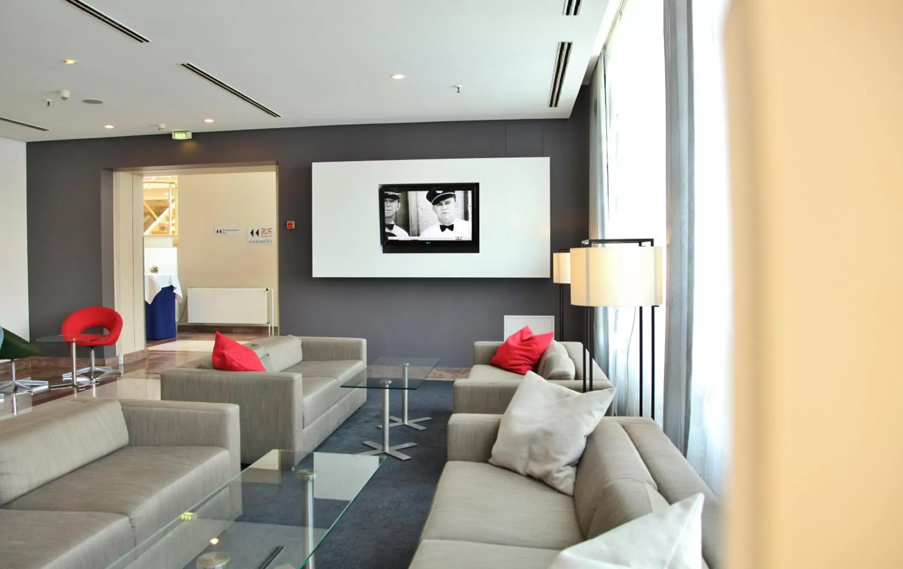 Property building in Holiday Inn Hamburg, an IHG Hotel Property building in Holiday Inn Hamburg, an IHG Hotel