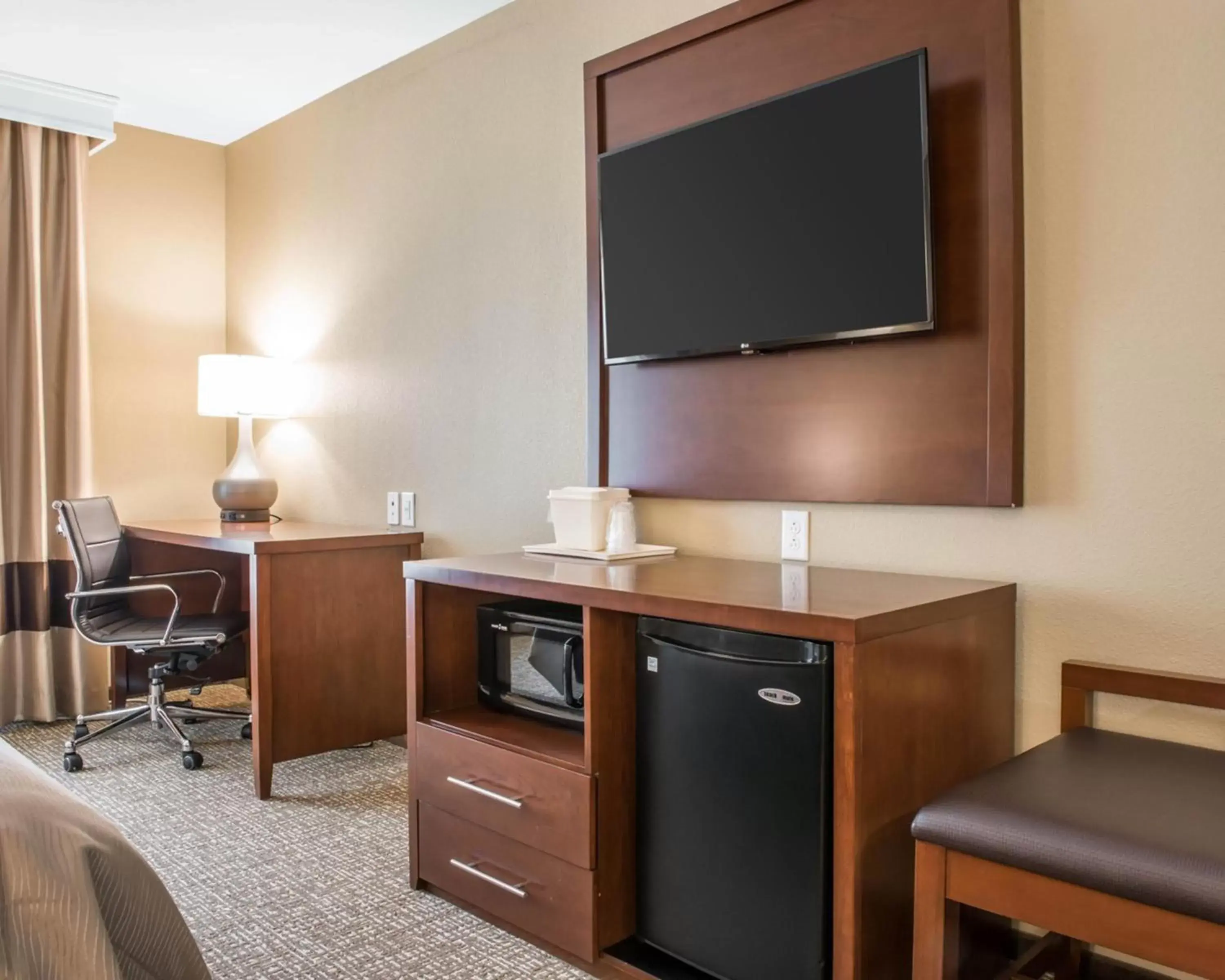 Queen Suite with Two Queen Beds and Sofa Bed in Comfort Inn & Suites Pittsburgh