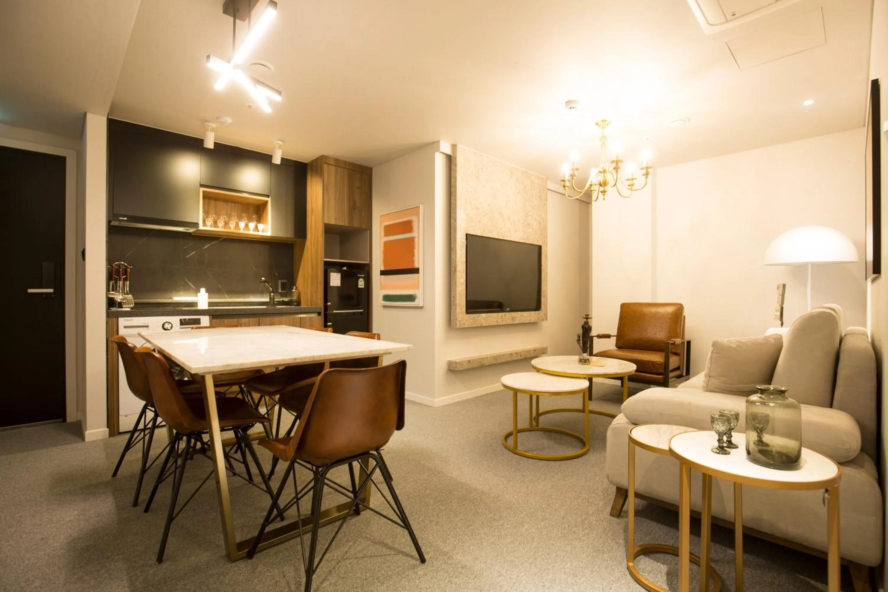 Kitchen or kitchenette in UH Suite The Jongno