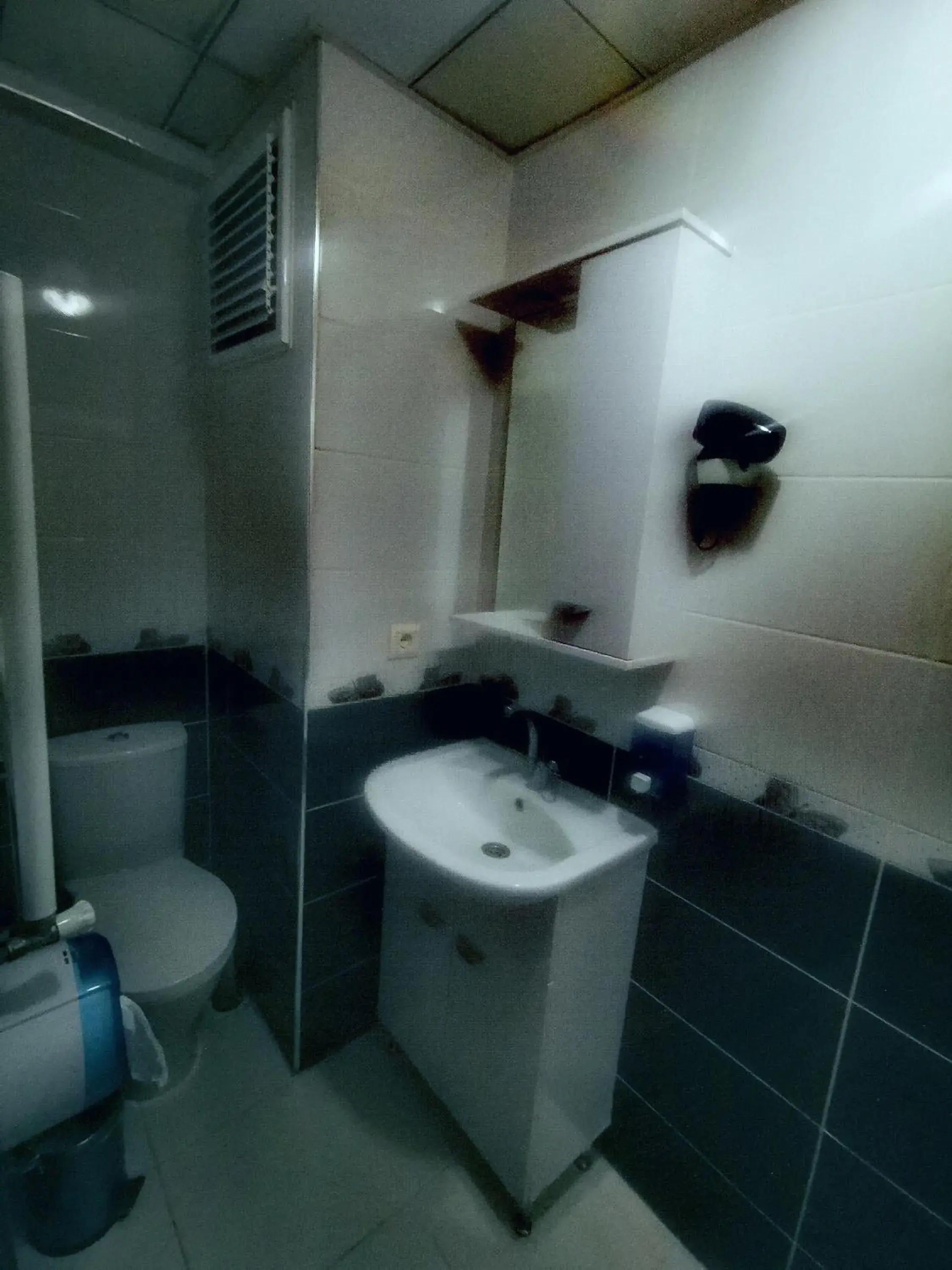 Bathroom in ADOR TROIA HOTEL