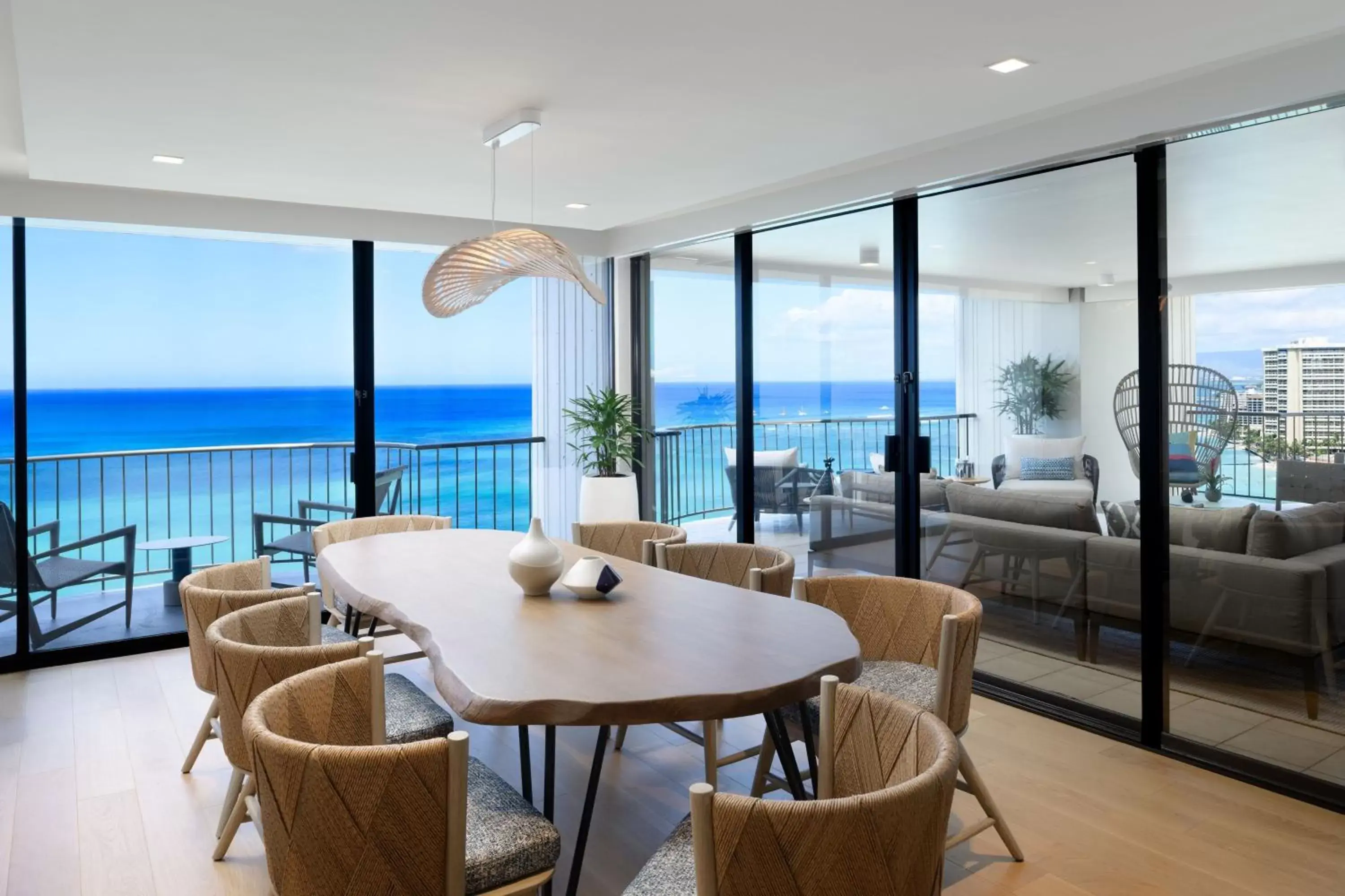 Photo of the whole room, Sea View in Waikiki Beach Marriott Resort & Spa