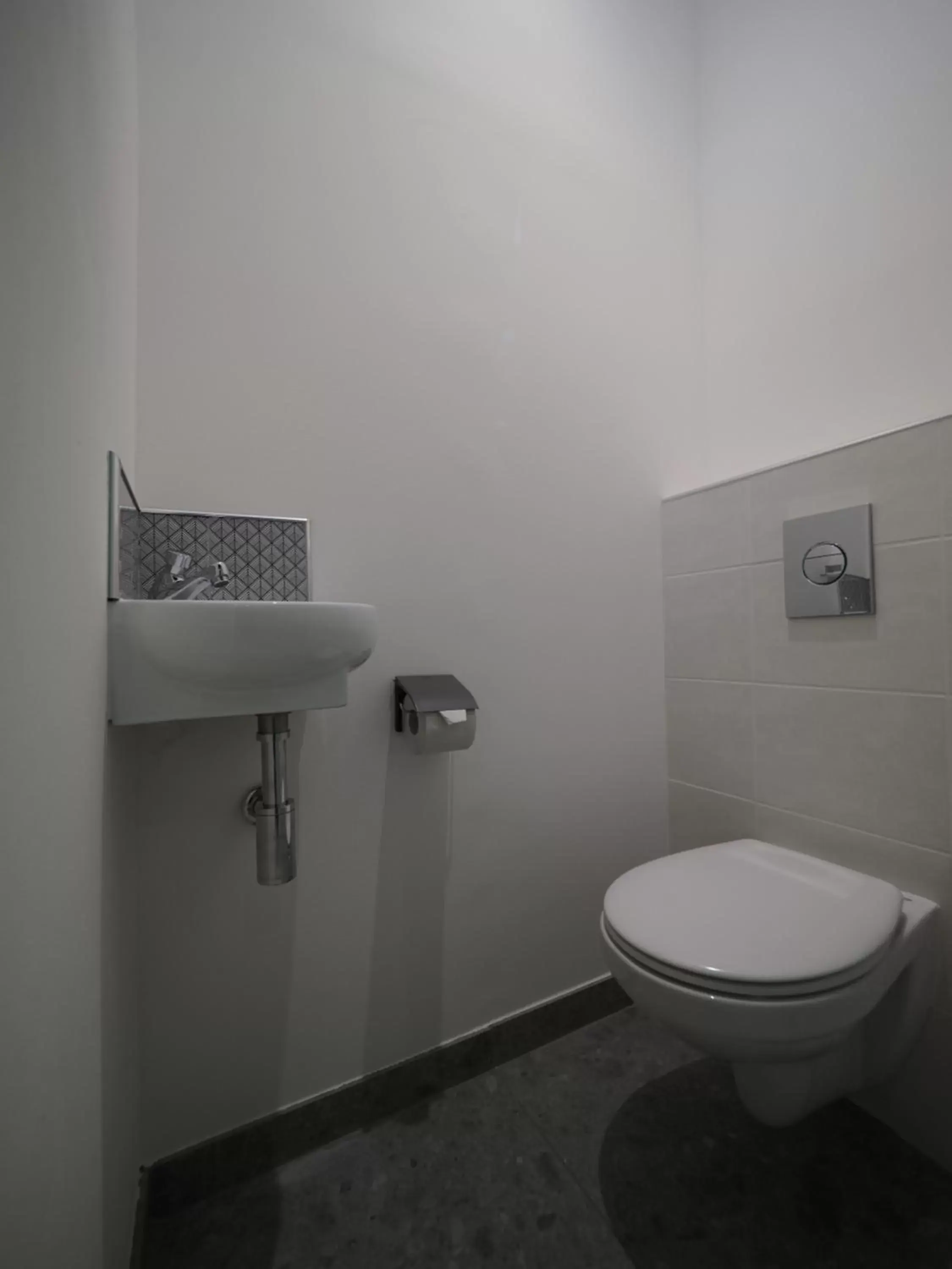 Bathroom in Hôtel Le Biarritz - Vichy