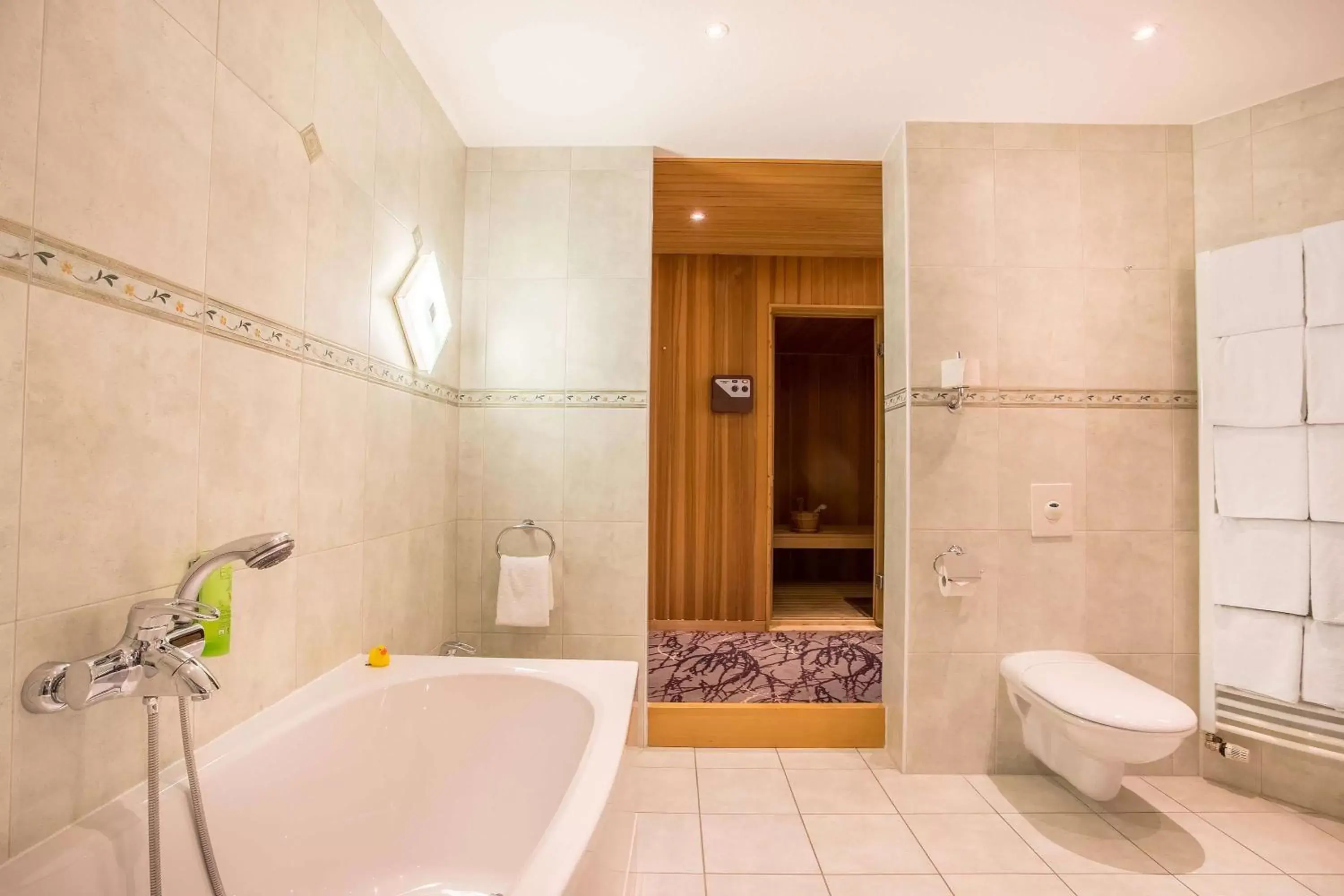 Photo of the whole room, Bathroom in elaya hotel frankfurt oberursel, ehemals The Rilano Hotel Oberursel