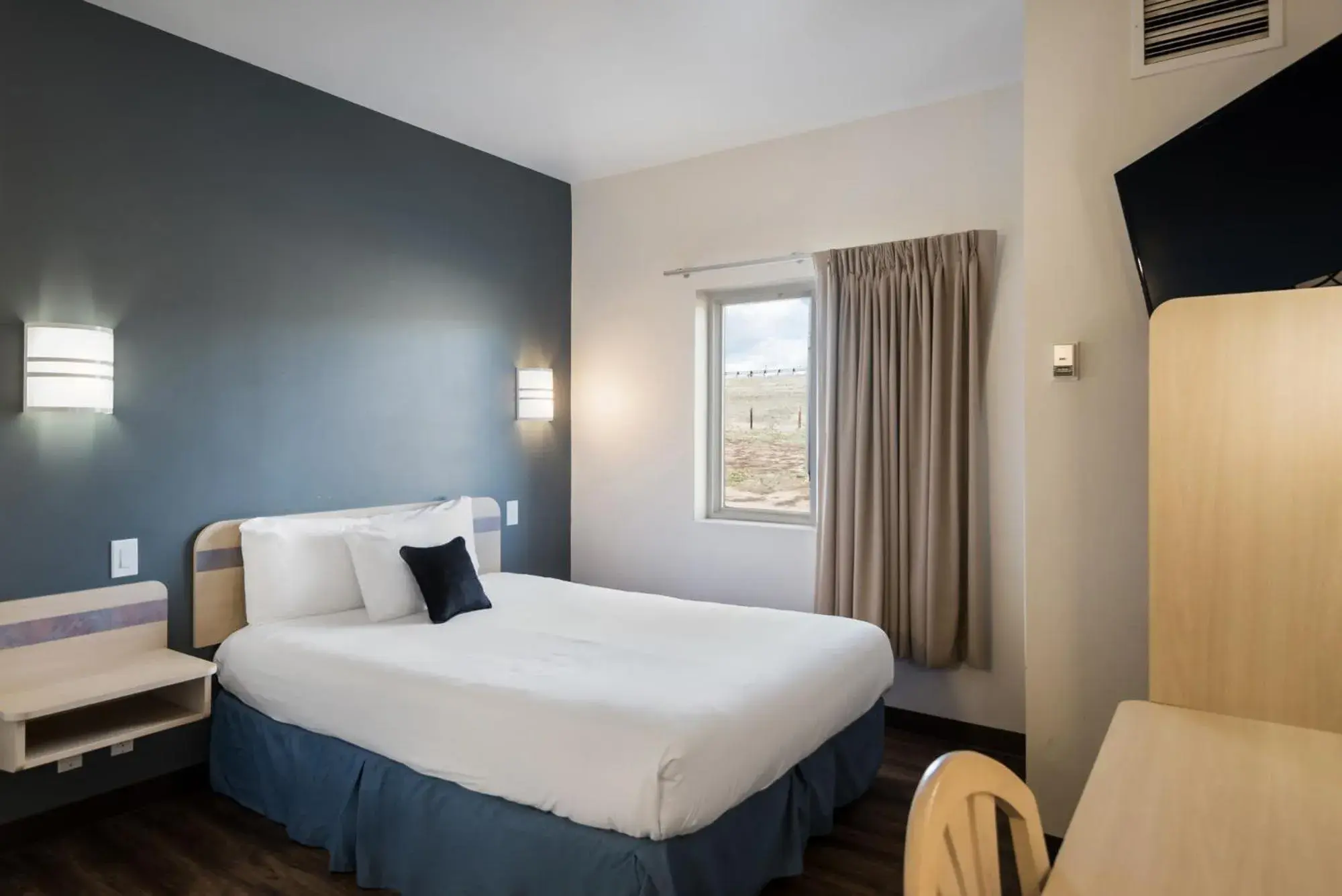 Bedroom, Bed in Red Lion Inn & Suites Butte