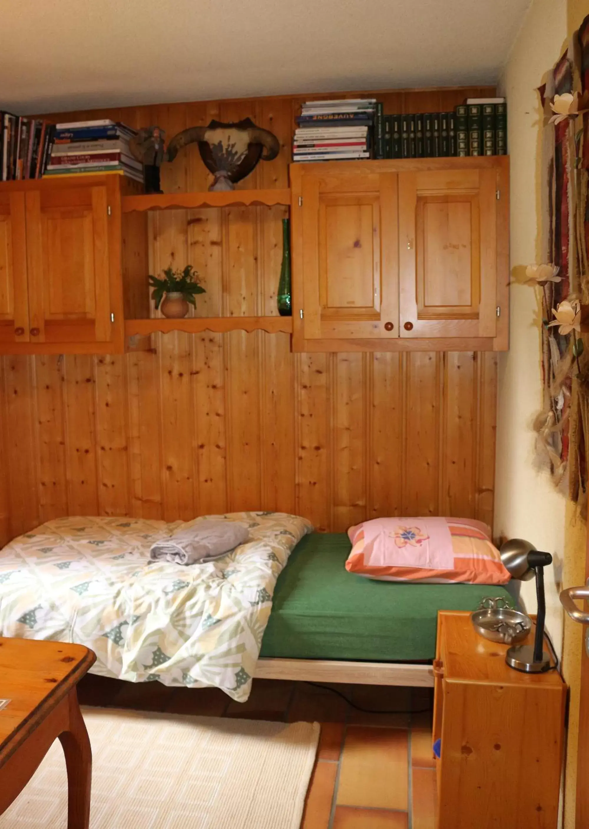 Bed in BnB Claudy et Elizabeth Michellod-Dutheil