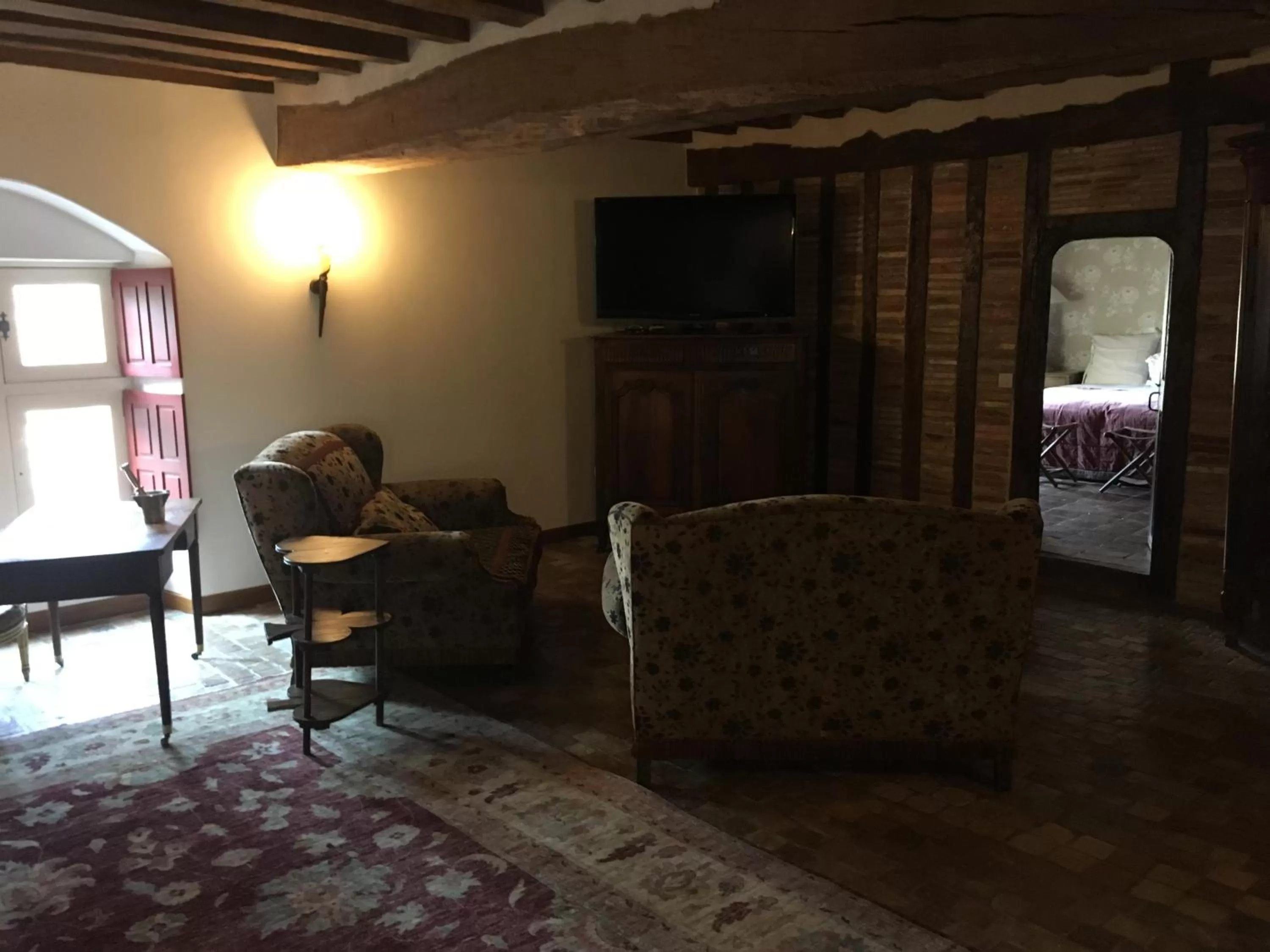 Photo of the whole room, Seating Area in Demeure des Vieux Bains