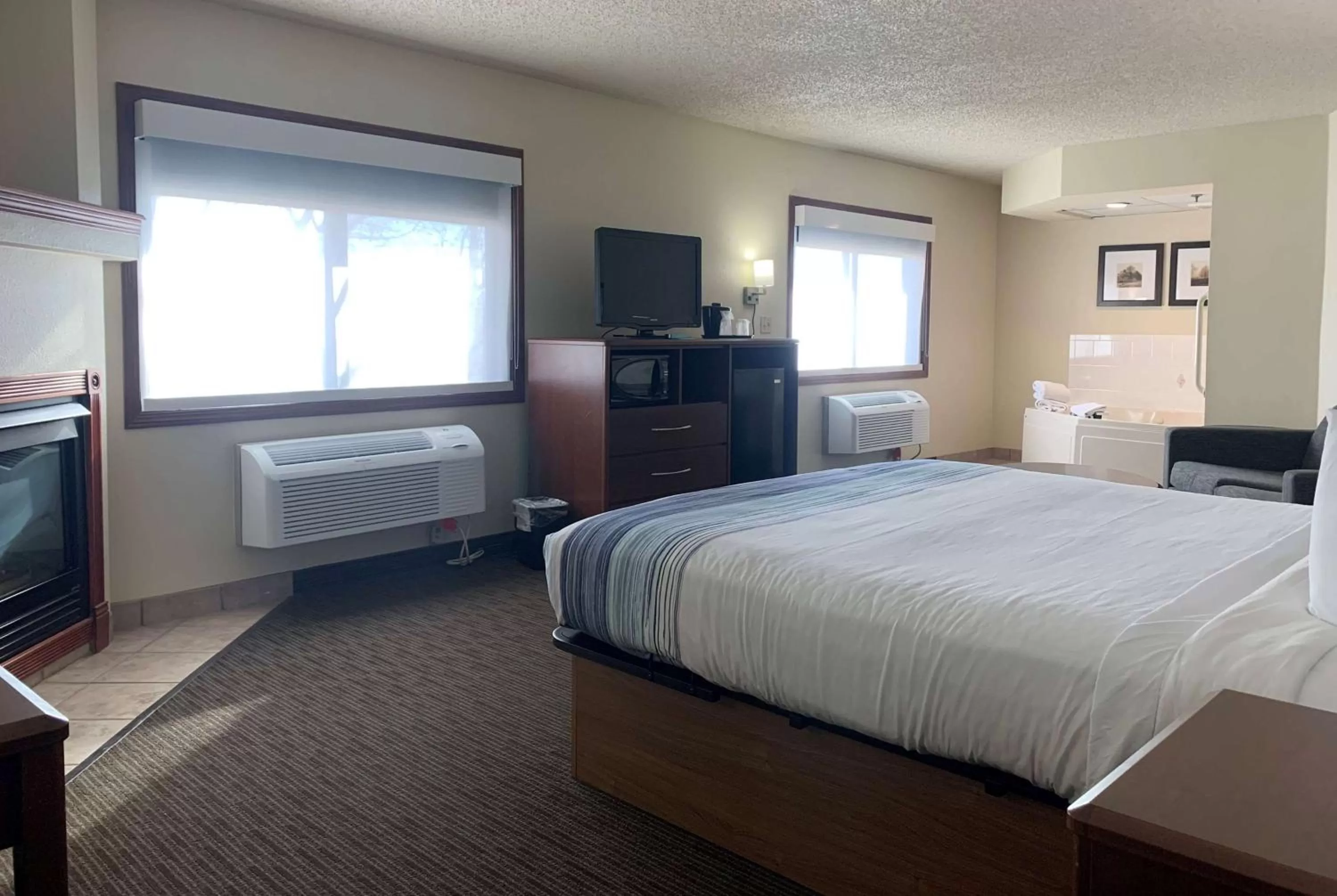 Bed in AmericInn by Wyndham Windsor Ft. Collins