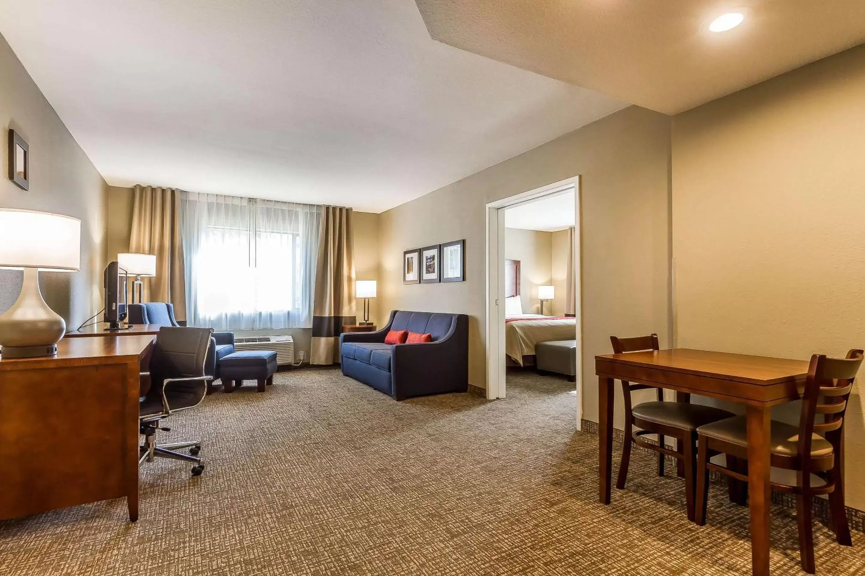 Photo of the whole room, Seating Area in Comfort Inn & Suites Rocklin