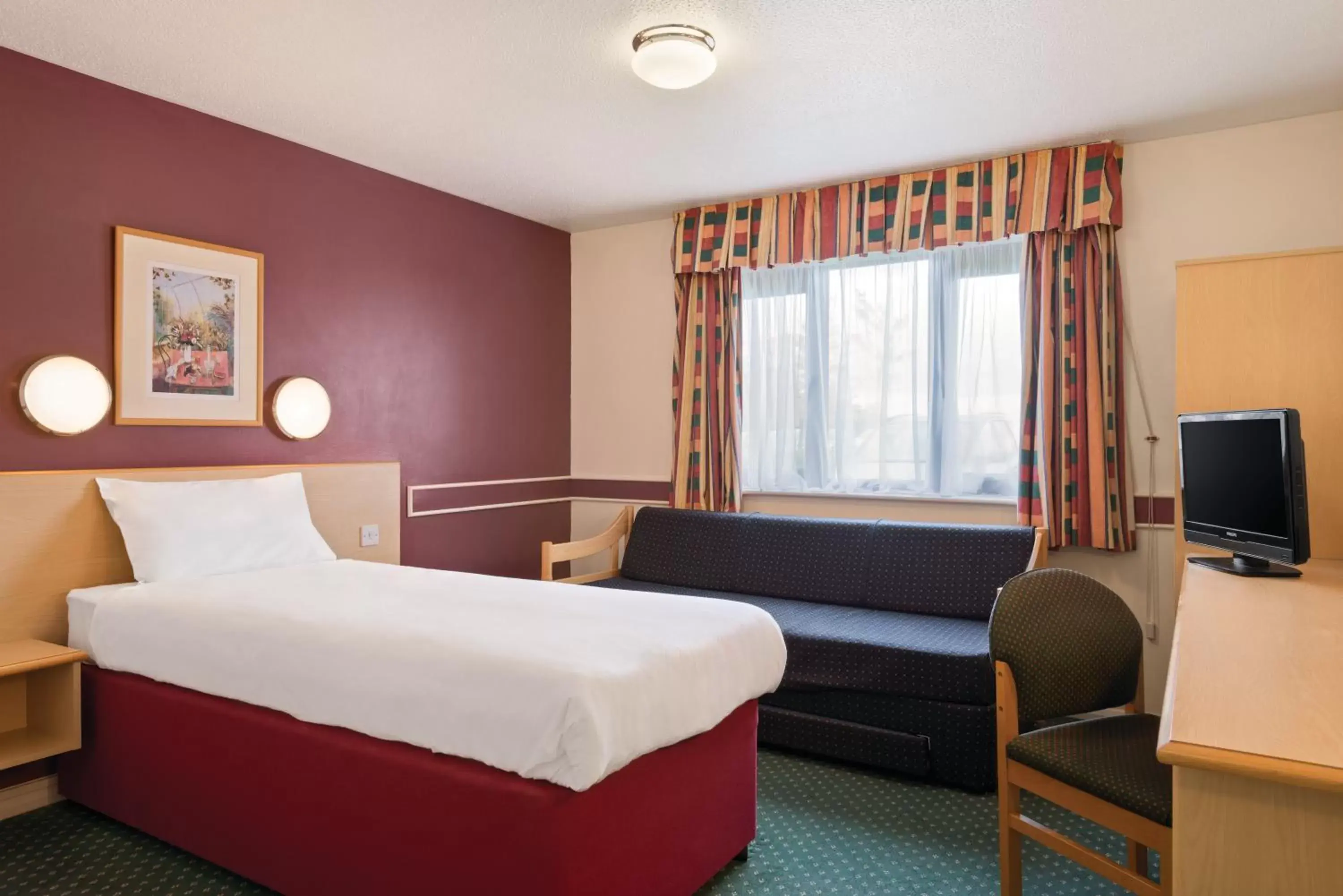Photo of the whole room, Bed in Days Inn Hotel Sheffield South