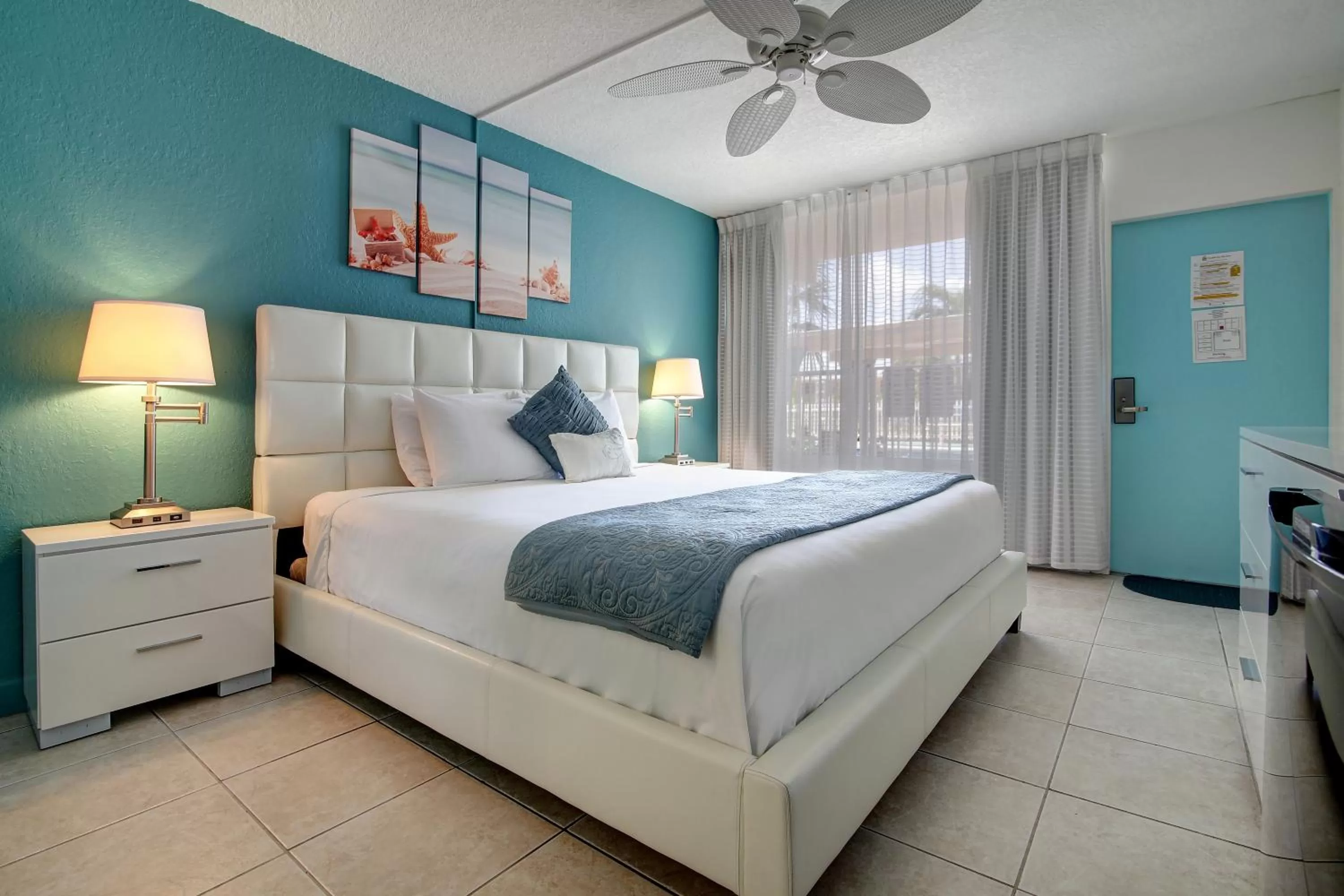 Standard King Room in Castle by the Sea Motel