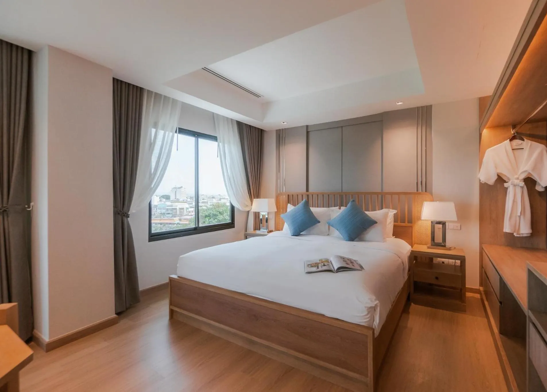 Photo of the whole room, Bed in The Grand Riverside Hotel