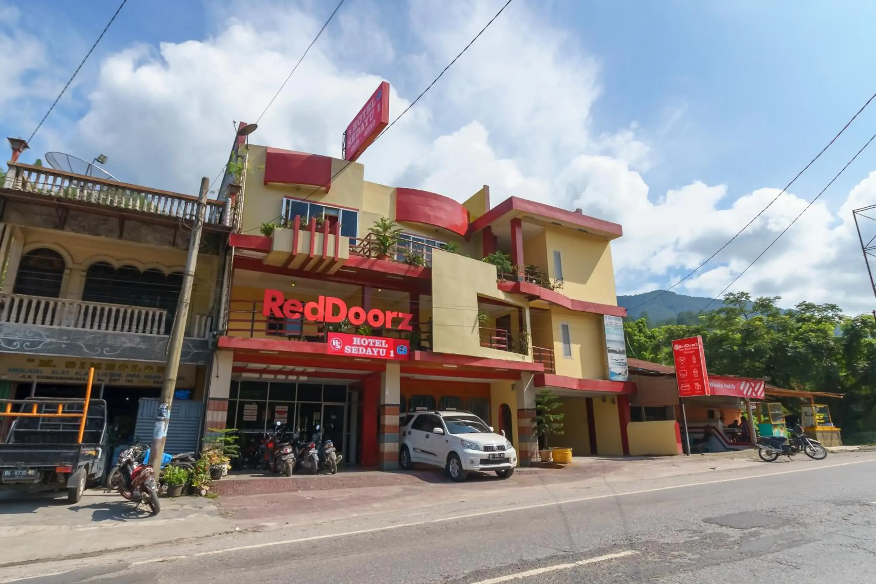 Property building in RedDoorz at Sedayu 1 Parapat Property building in RedDoorz at Sedayu 1 Parapat