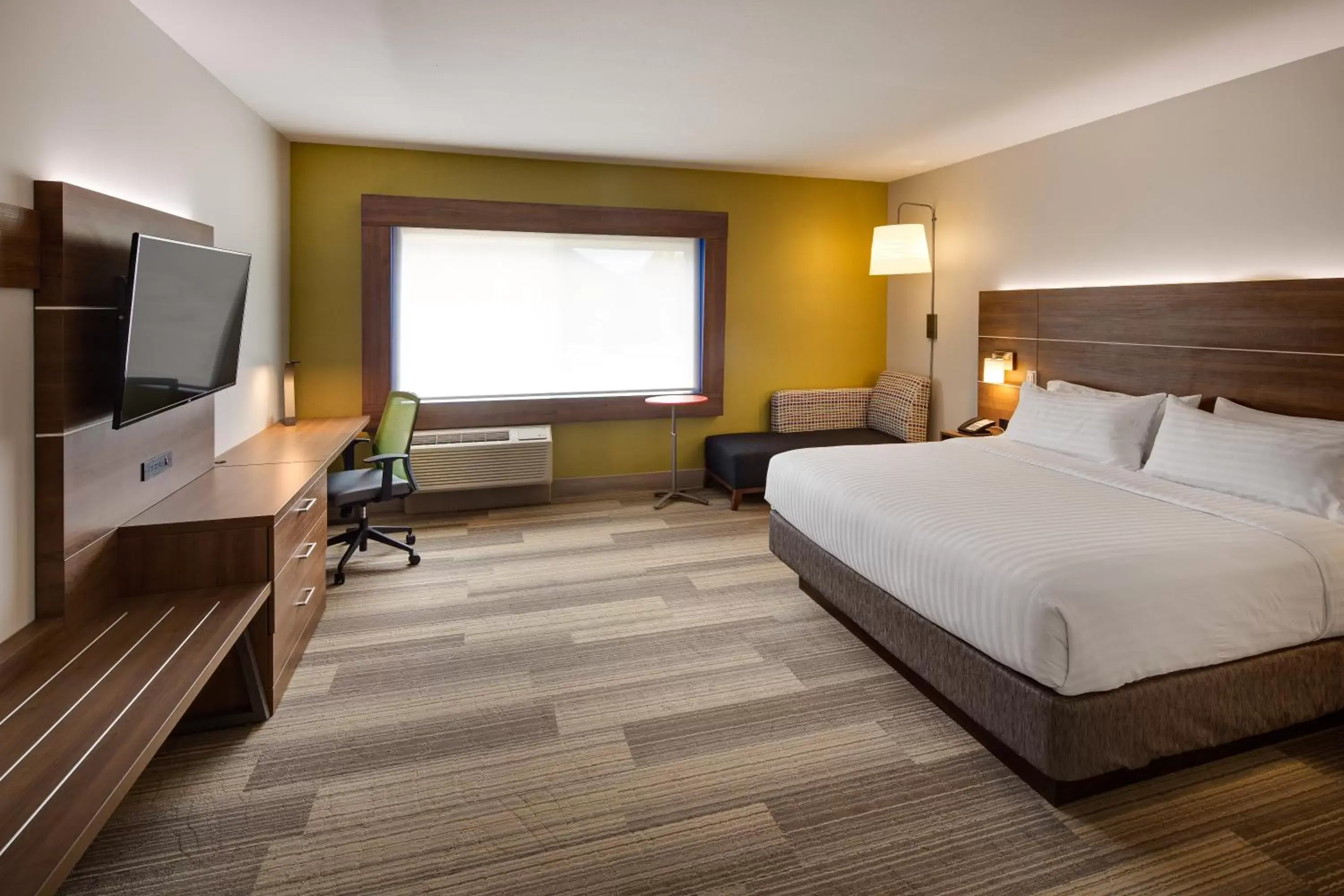 Photo of the whole room, Bed in Holiday Inn Express & Suites Terrace, an IHG Hotel