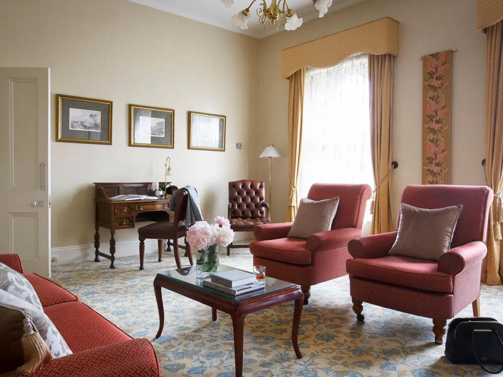 Living room, Seating Area in The Hotel Windsor