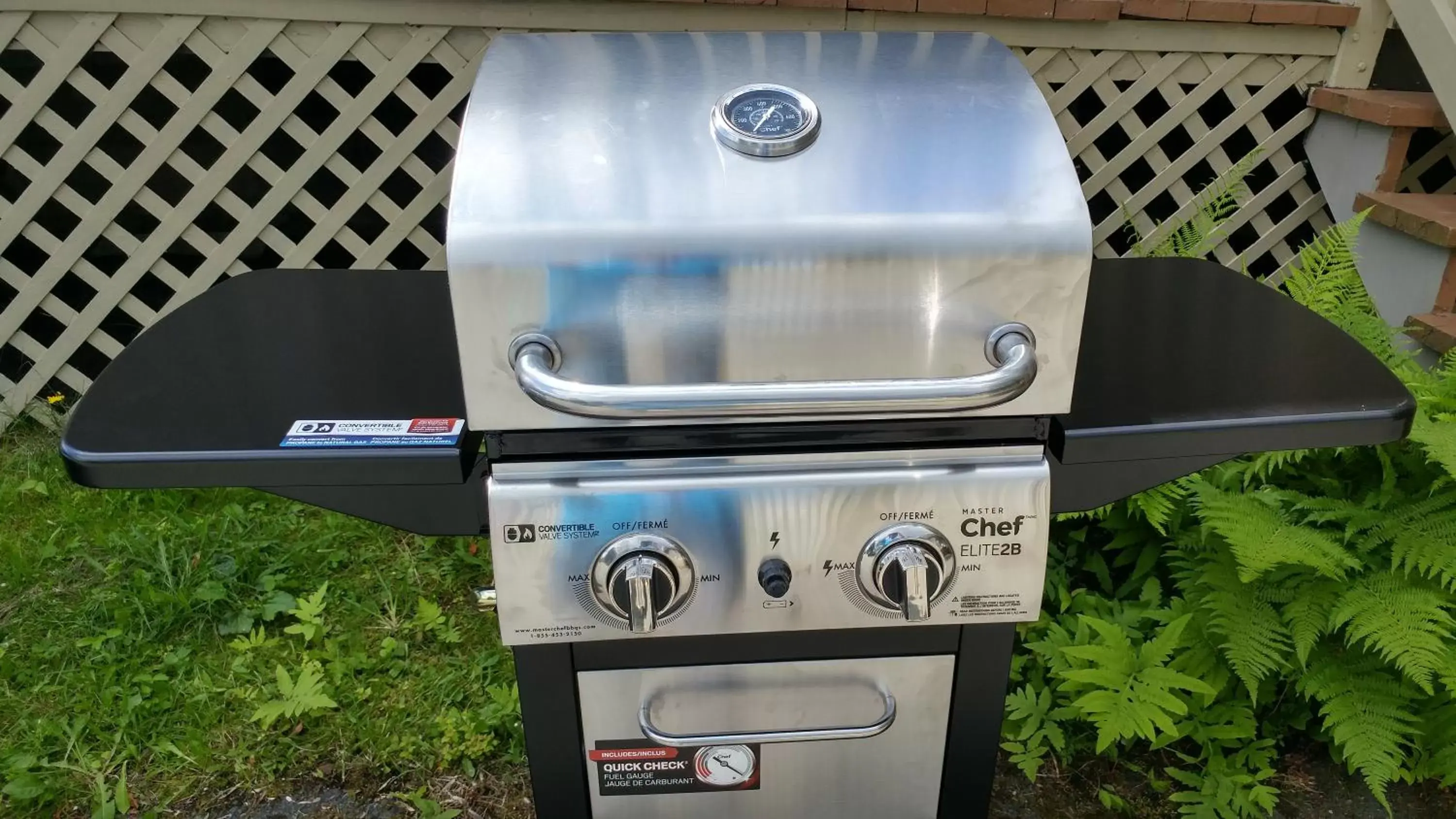 BBQ facilities in Motel de l'Outlet