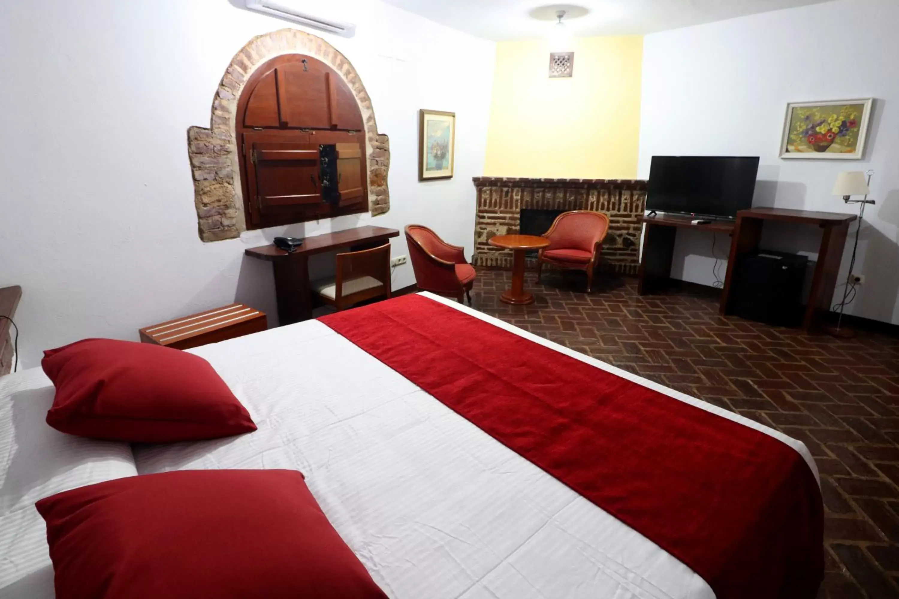 Photo of the whole room, Bed in Hotel Monasterio de Rocamador