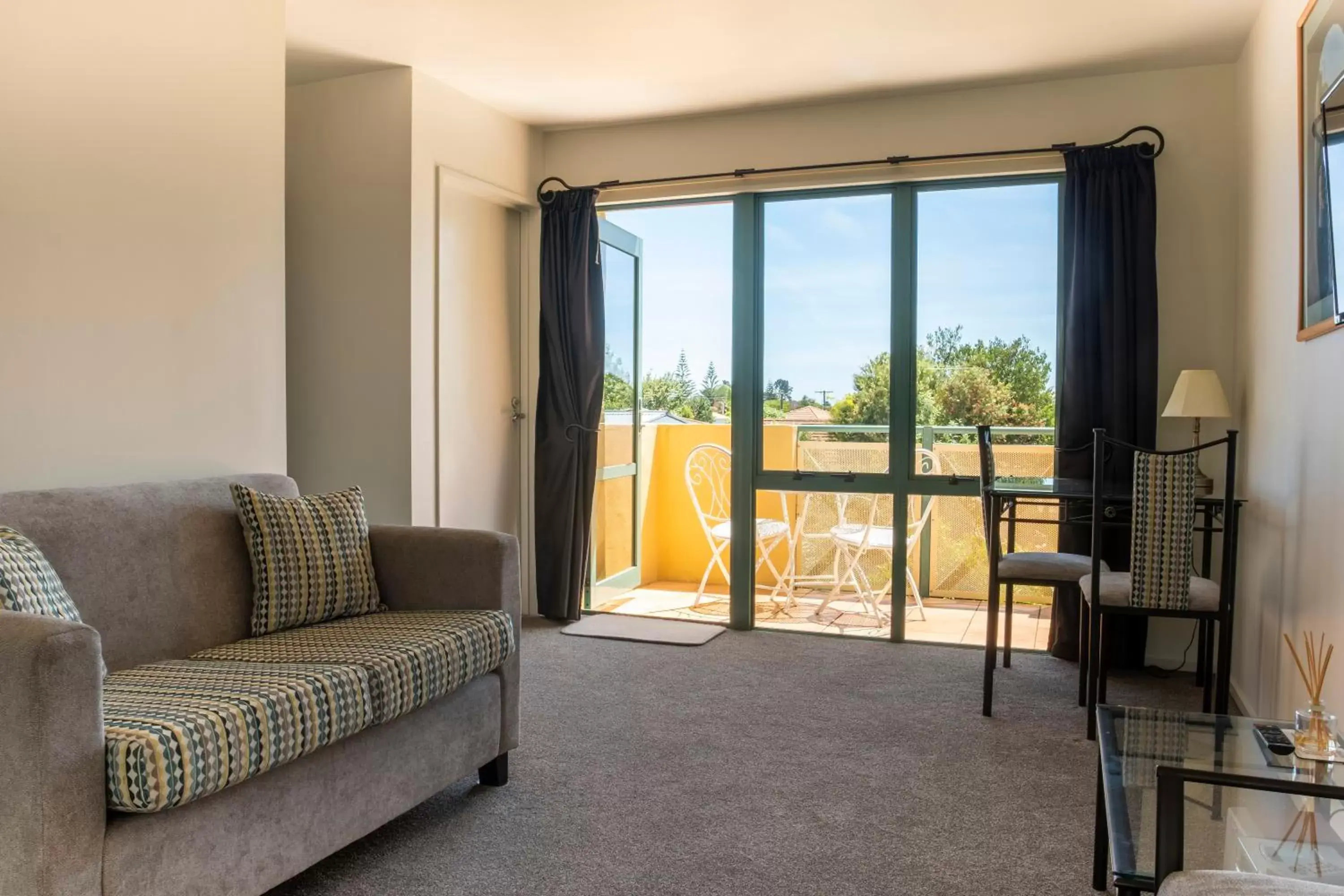 Deluxe Suite in Tuscany Gardens Motor Lodge Deluxe Suite in Tuscany Gardens Motor Lodge