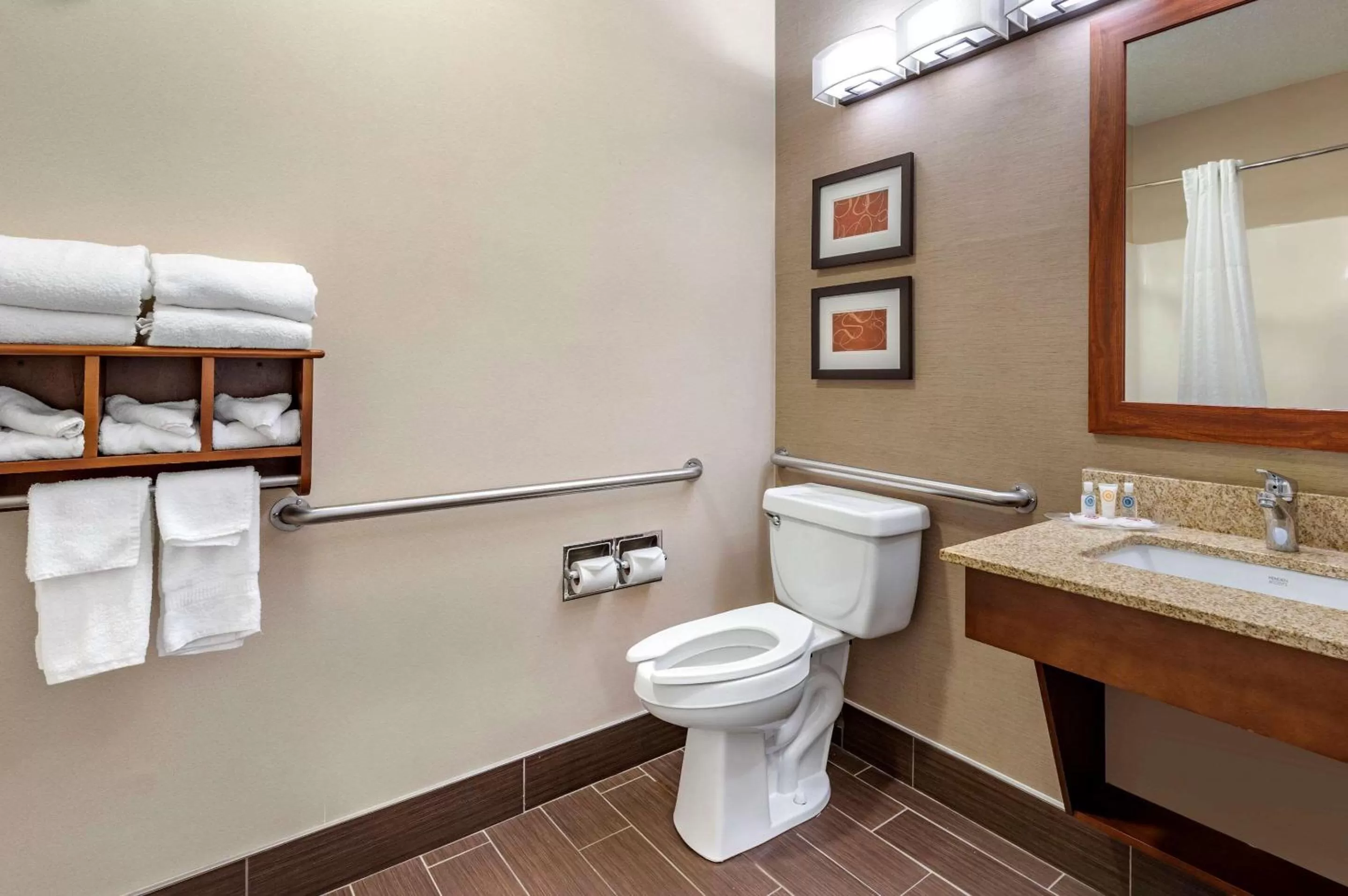 Bathroom in Comfort Suites Columbus West - Hilliard