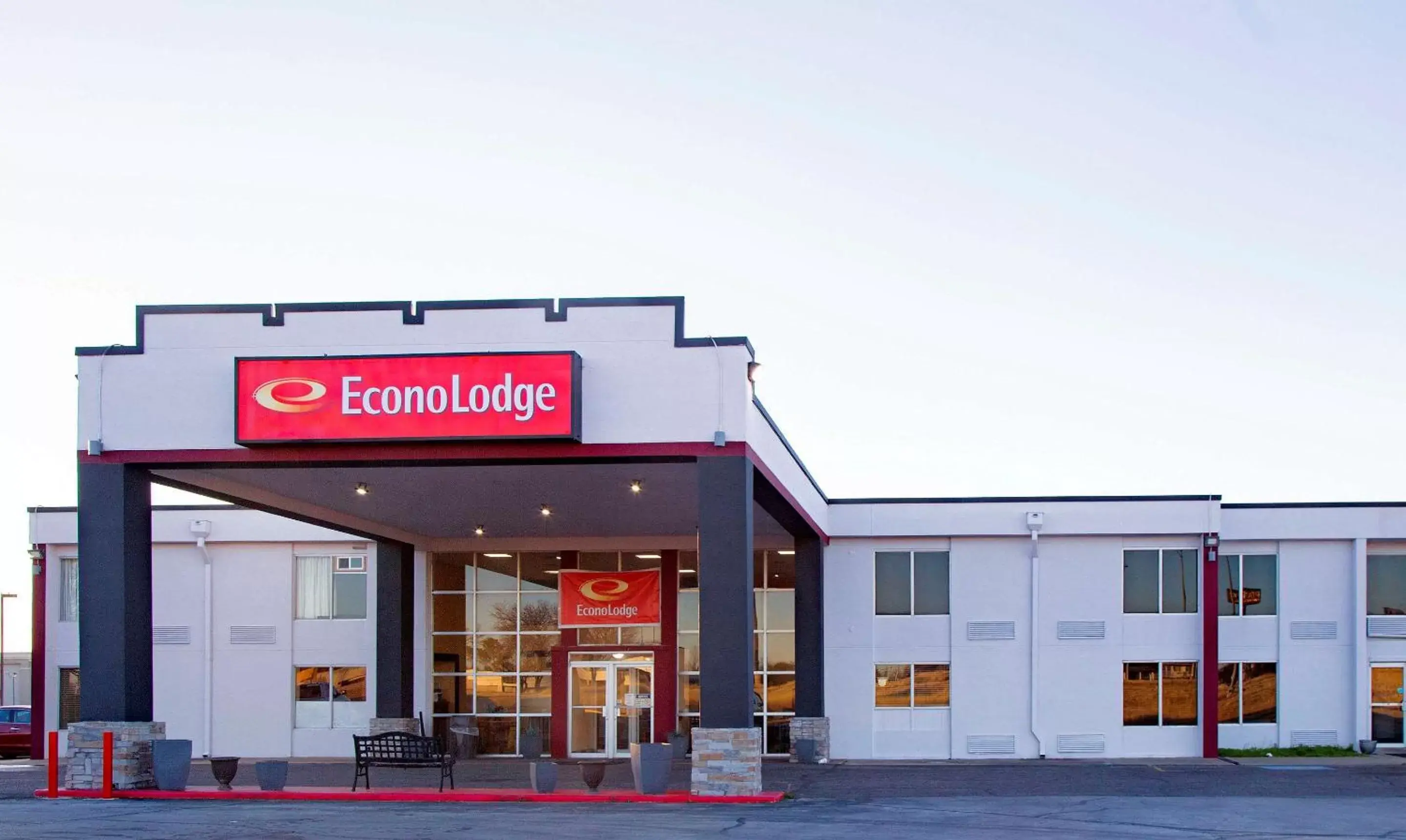 Property building in Econo Lodge