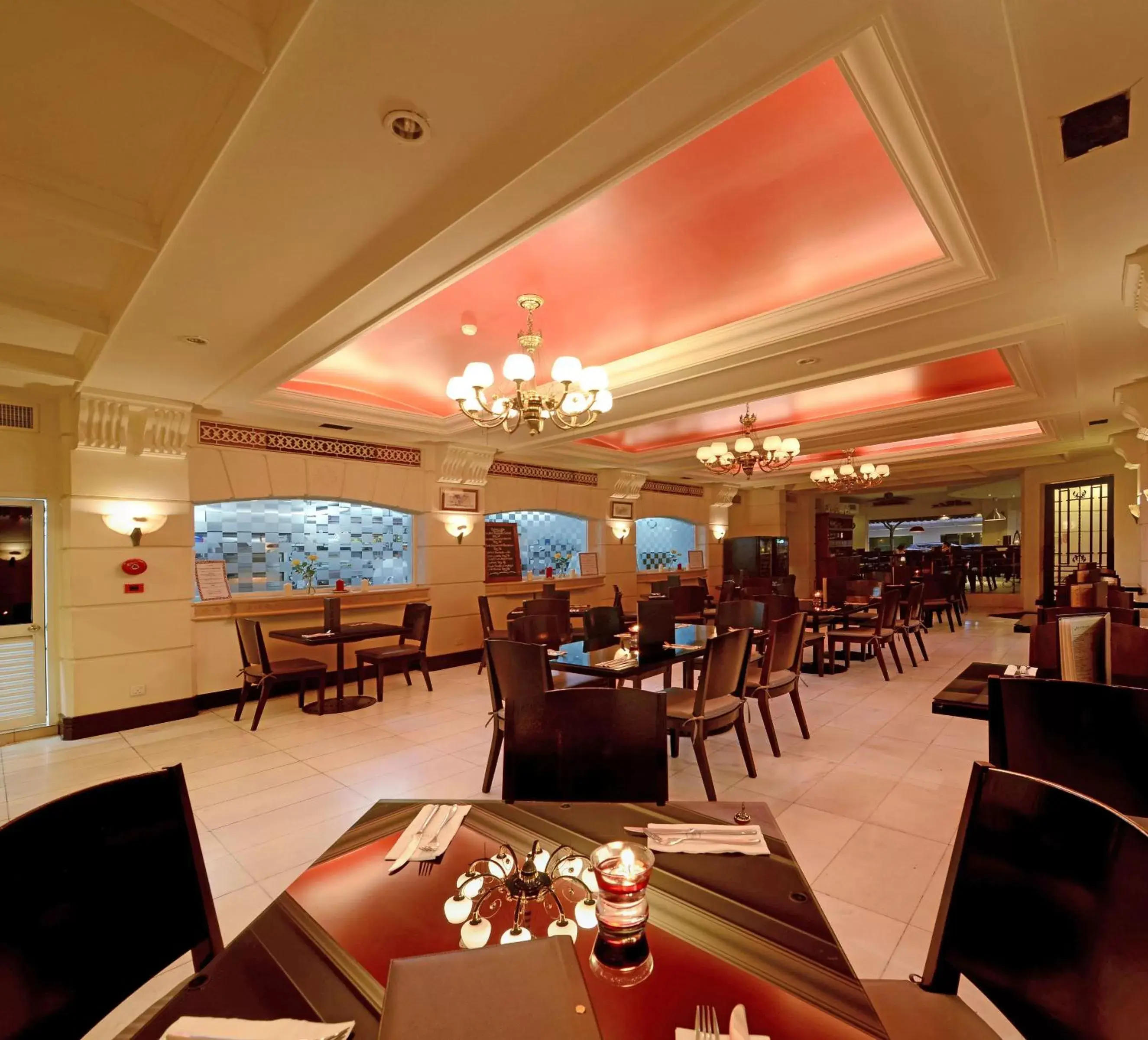 Restaurant/Places to Eat in The Jesselton Hotel