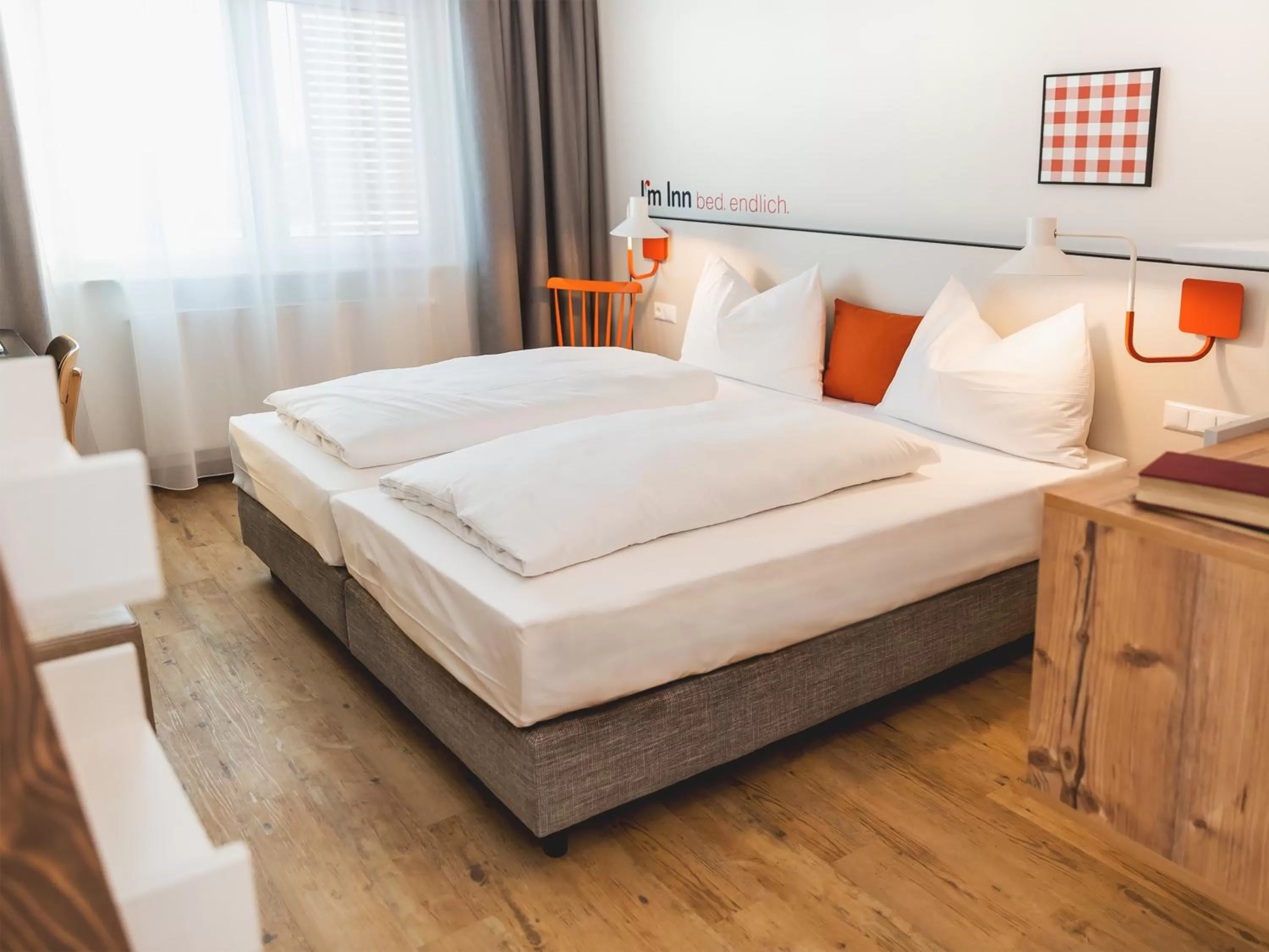 Shower, Bed in I´m Inn Wieselburg