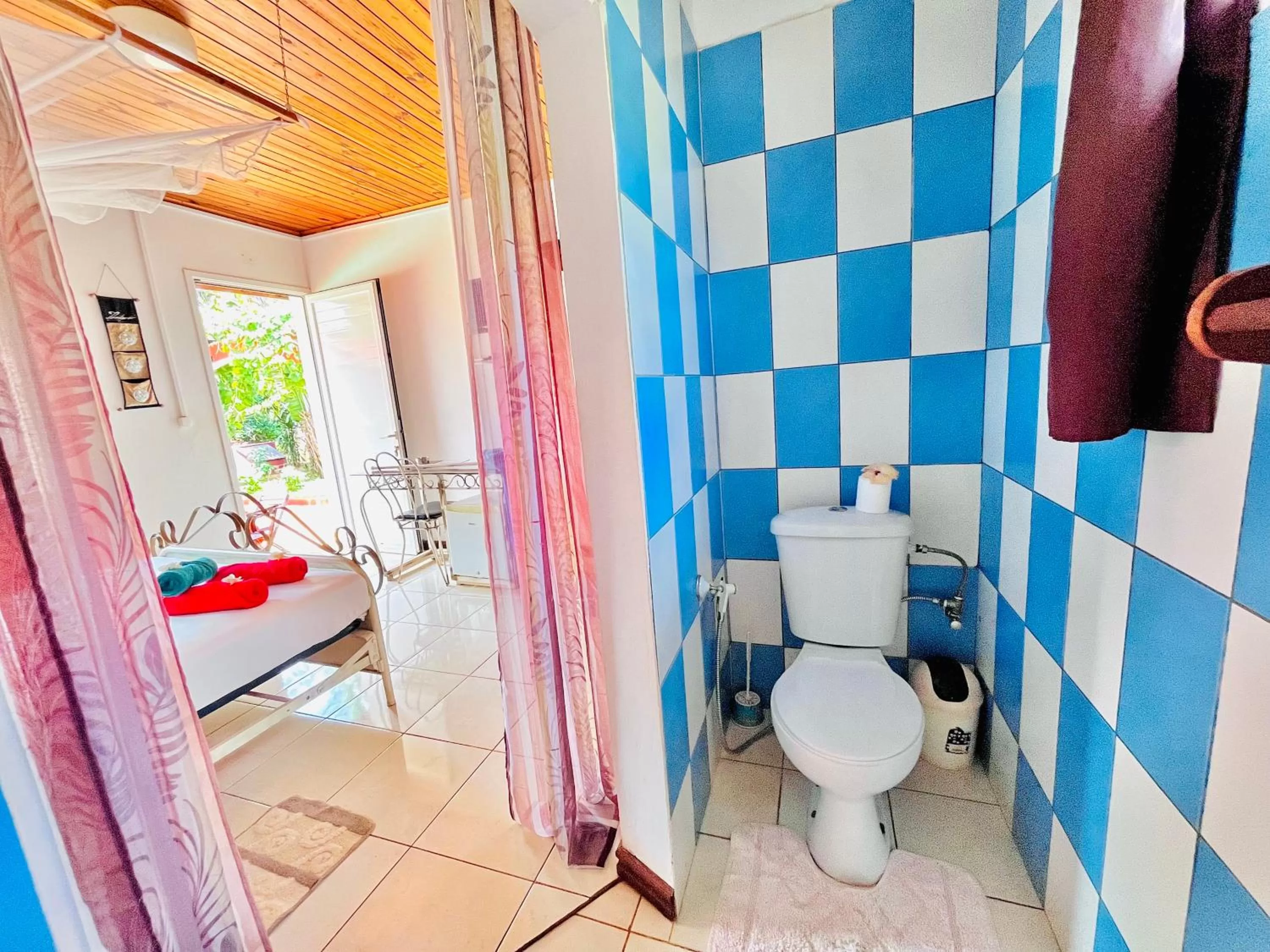 Toilet, Bathroom in Régina Lodge Diégo Suarez Madagascar