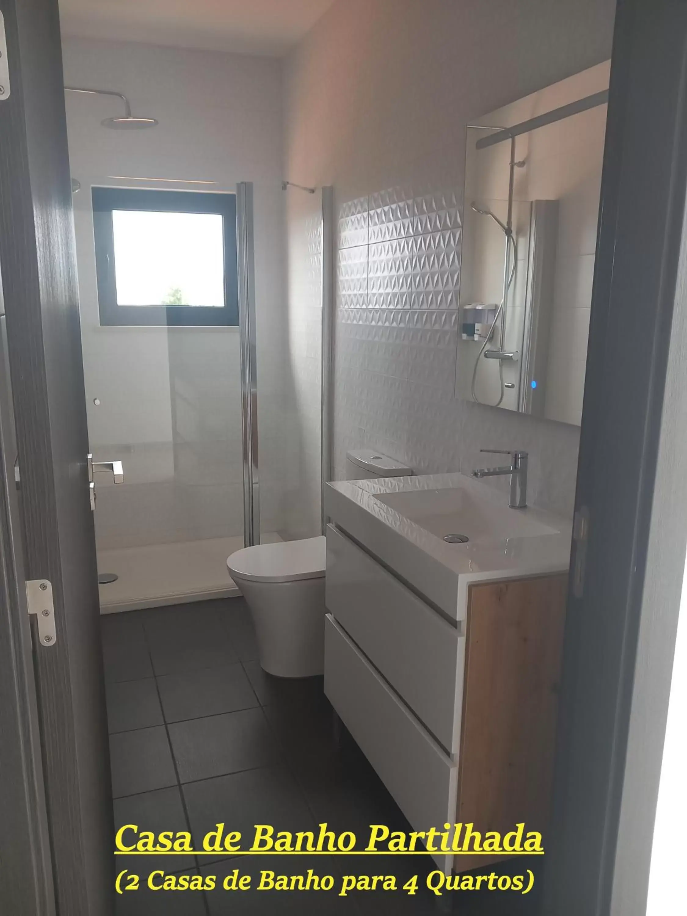 Toilet, Bathroom in Pinhal Litoral