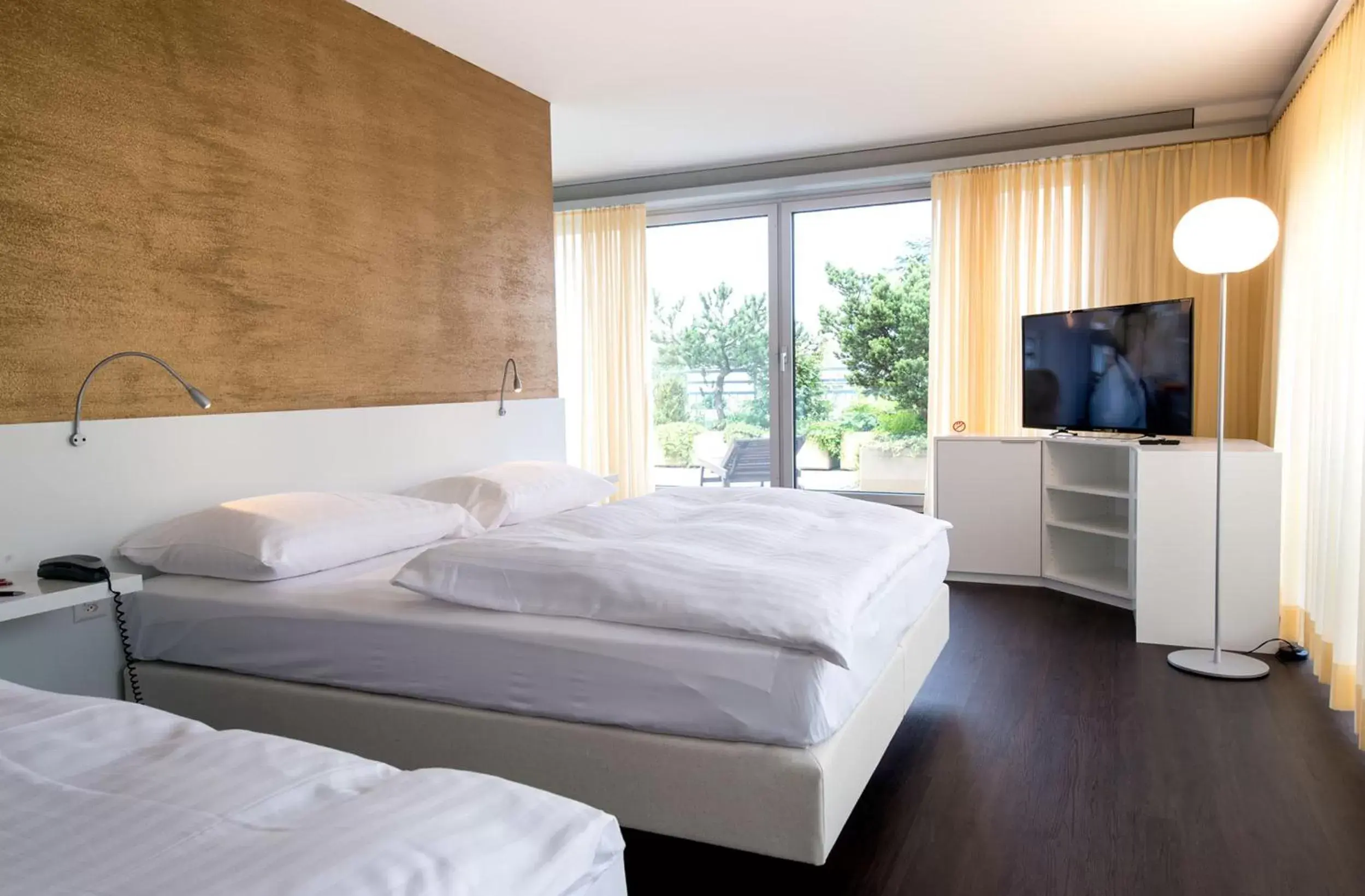 TV and multimedia, Bed in Parkhotel Zug