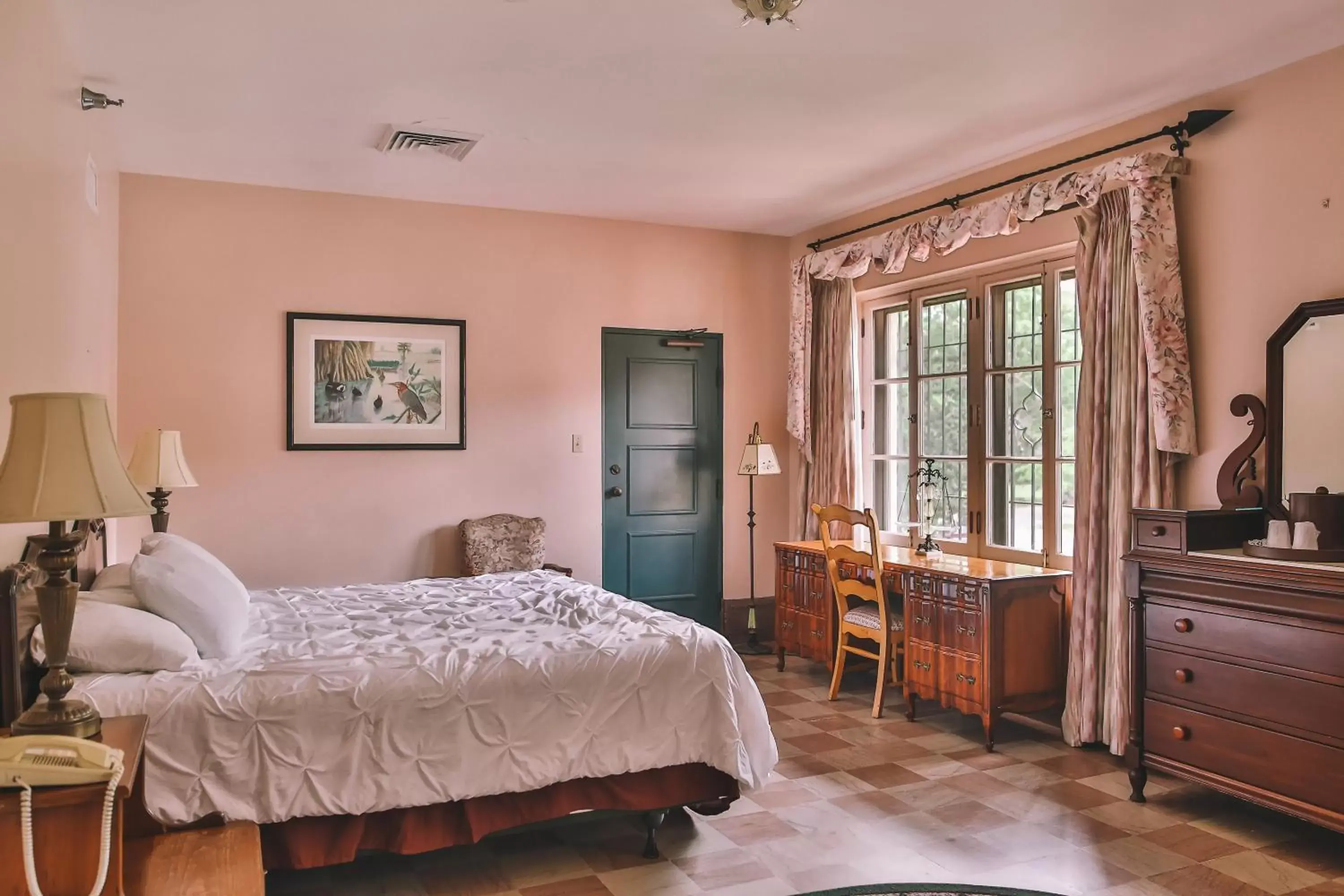 Bed in The Lodge At Wakulla Springs