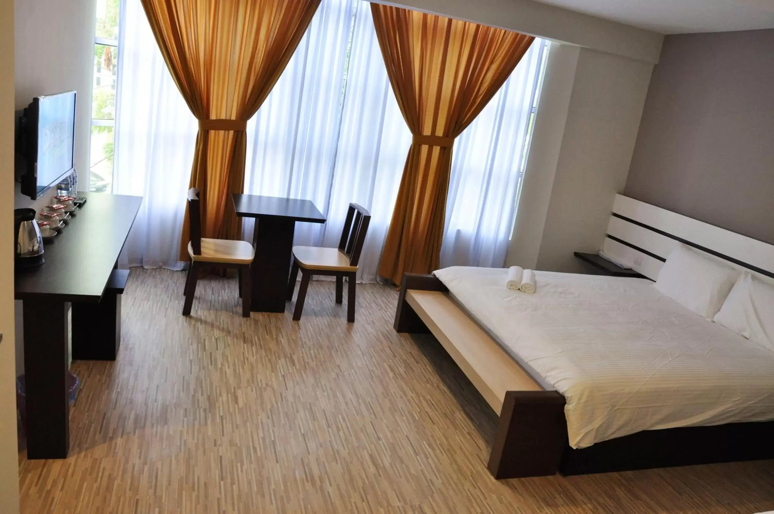 Photo of the whole room, Bed in Grand Kapar Hotel Kuala Selangor