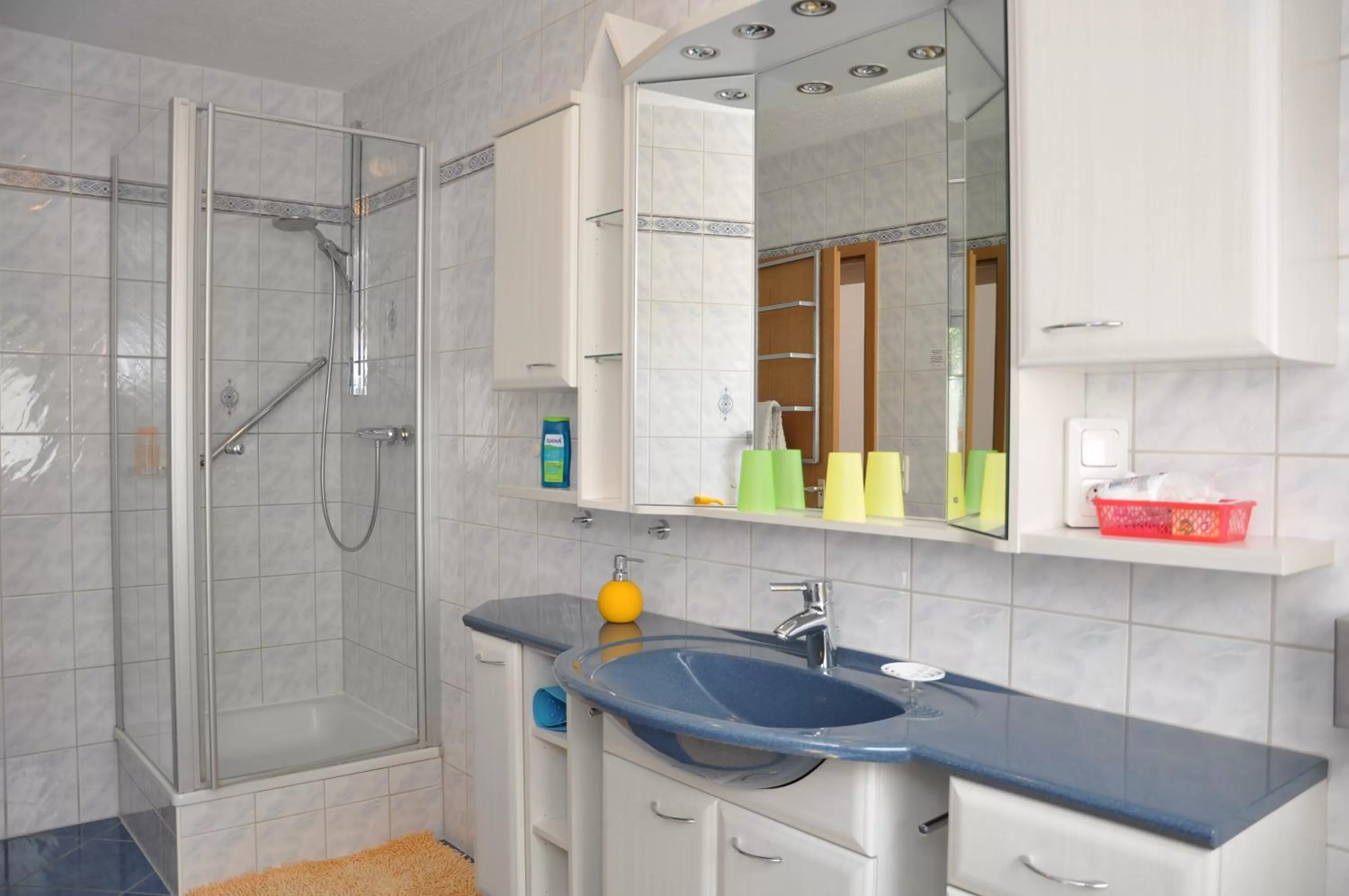 Photo of the whole room in Hotel Haus Orchideental Jena