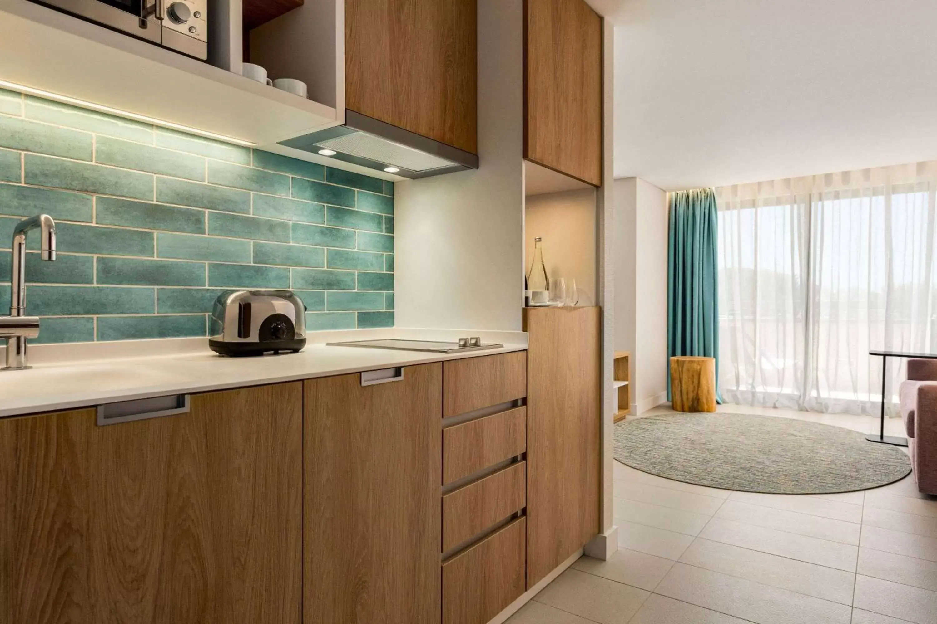 Bed, Kitchen/Kitchenette in Wyndham Residences Alvor Beach