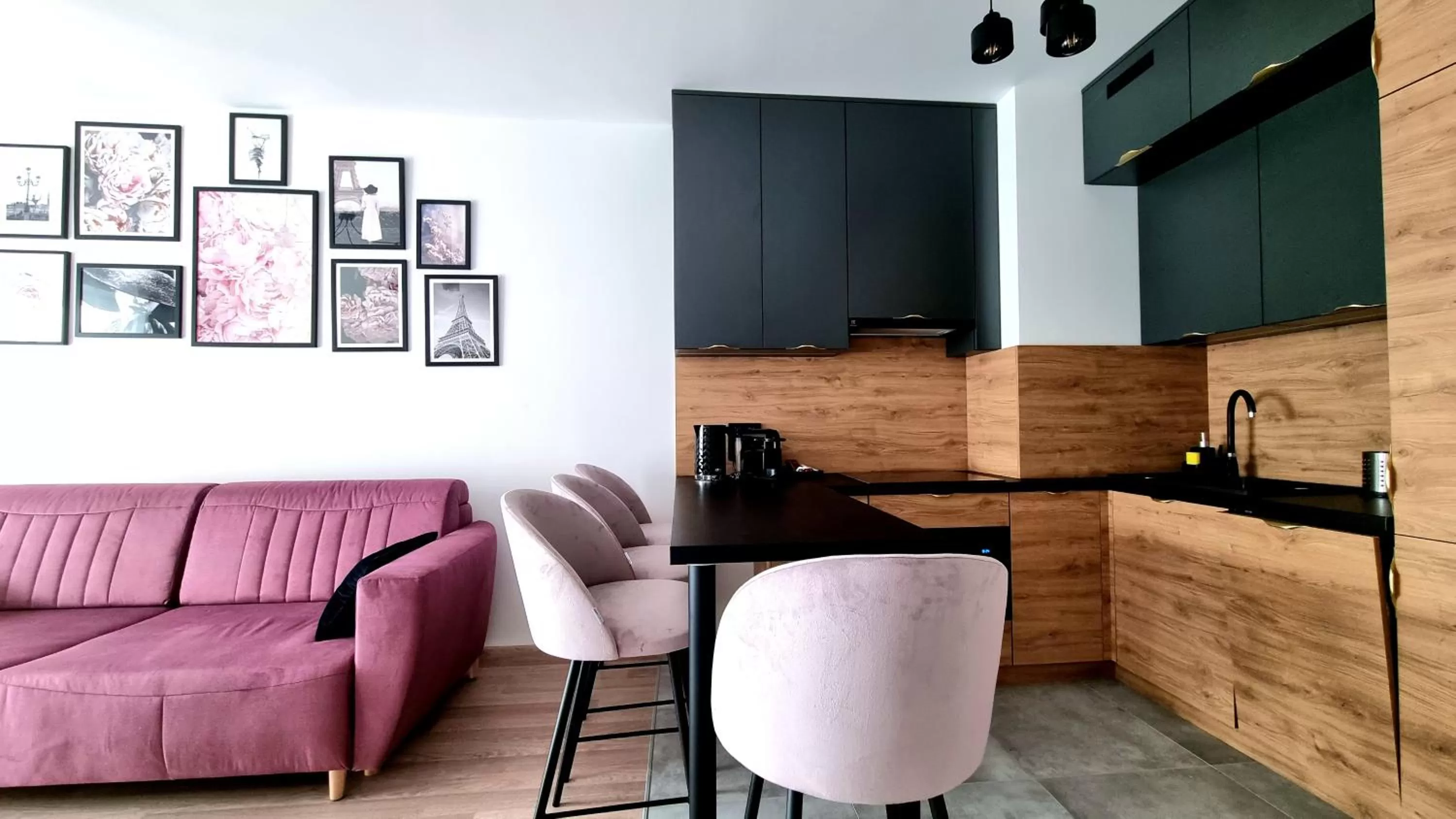 Kitchen or kitchenette in NOOK NOOK Apartments Bytkowska 103