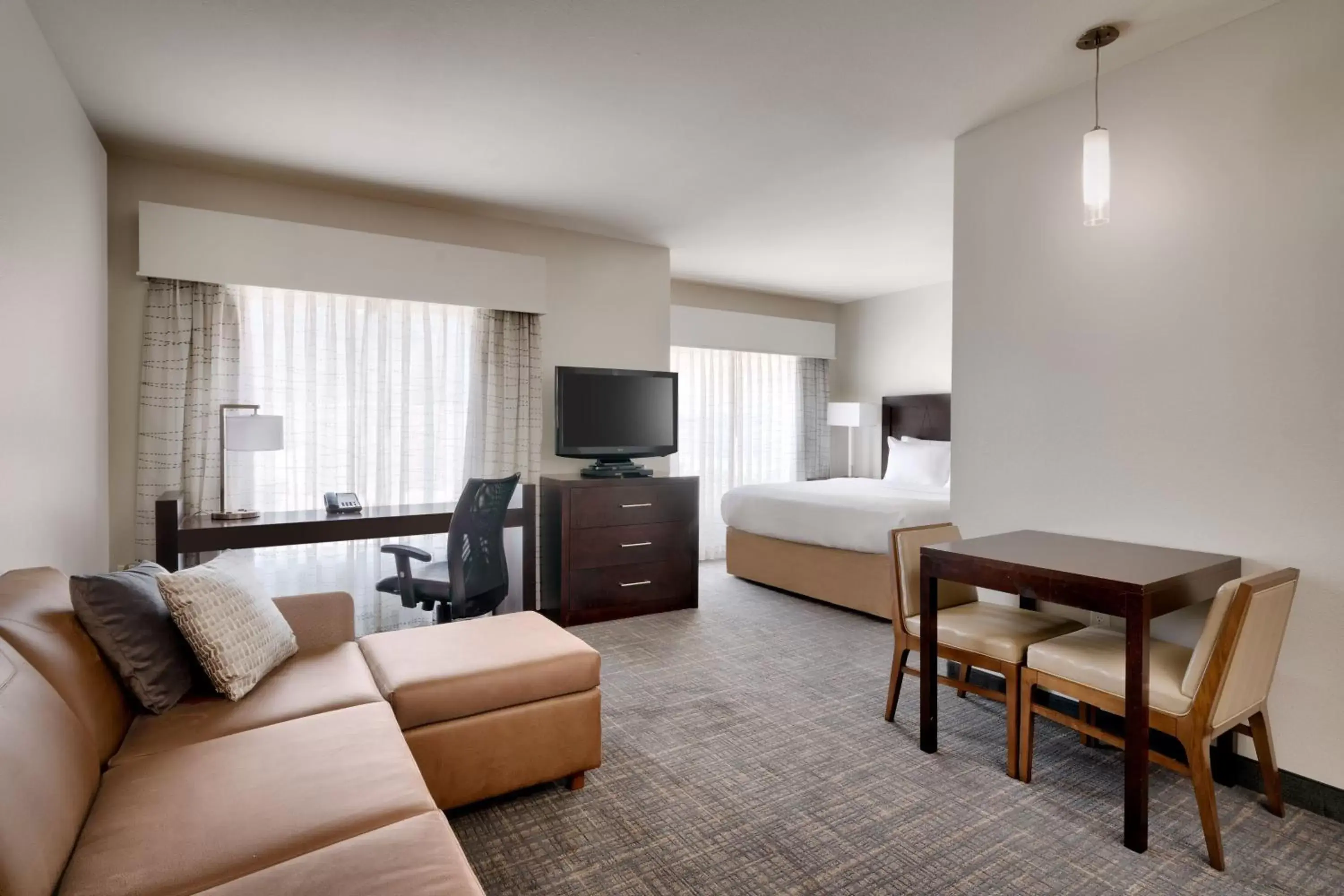 Photo of the whole room, Seating Area in Residence Inn by Marriott Houston I-10 West/Park Row