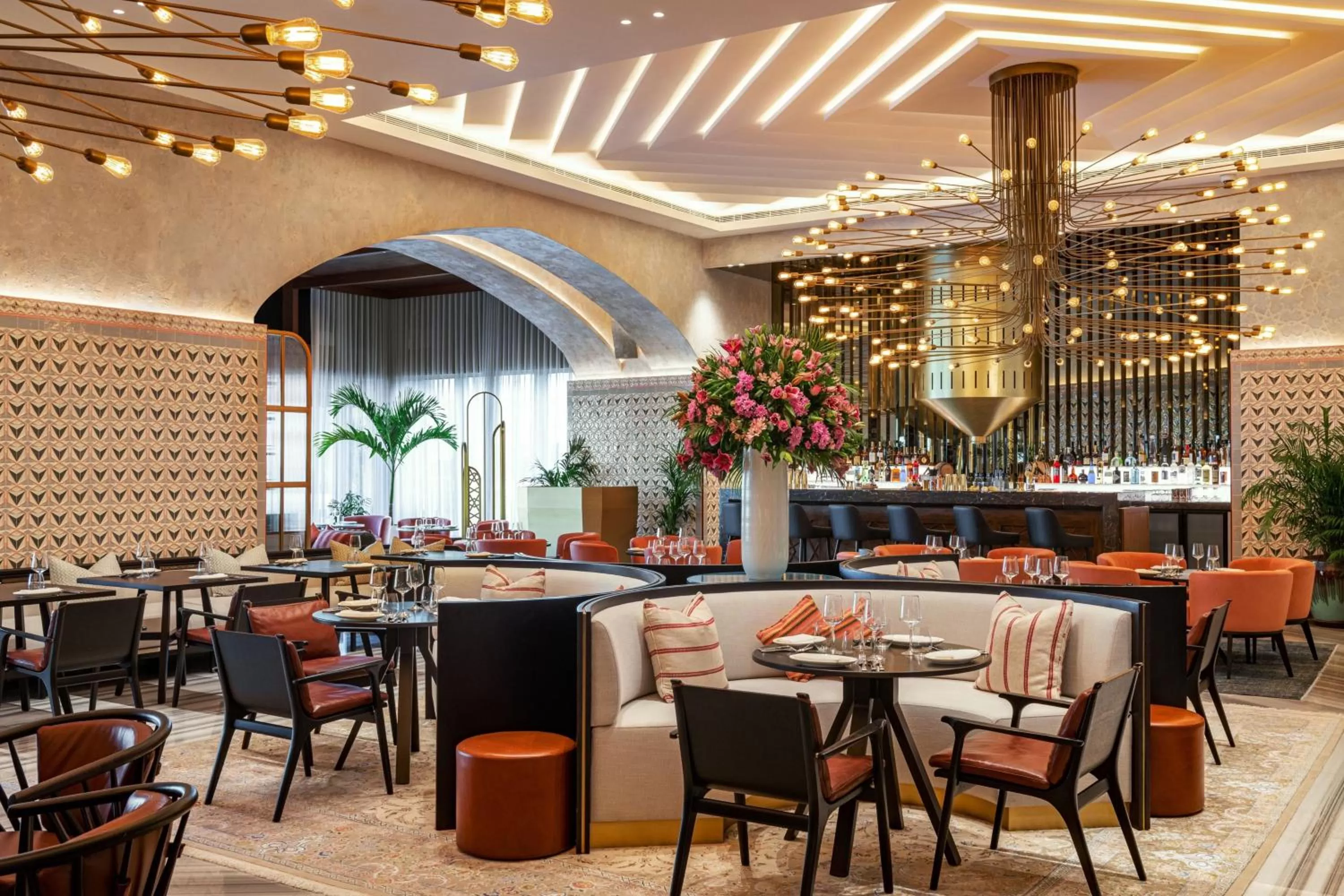 Lounge or bar in The St. Regis Dubai, The Palm