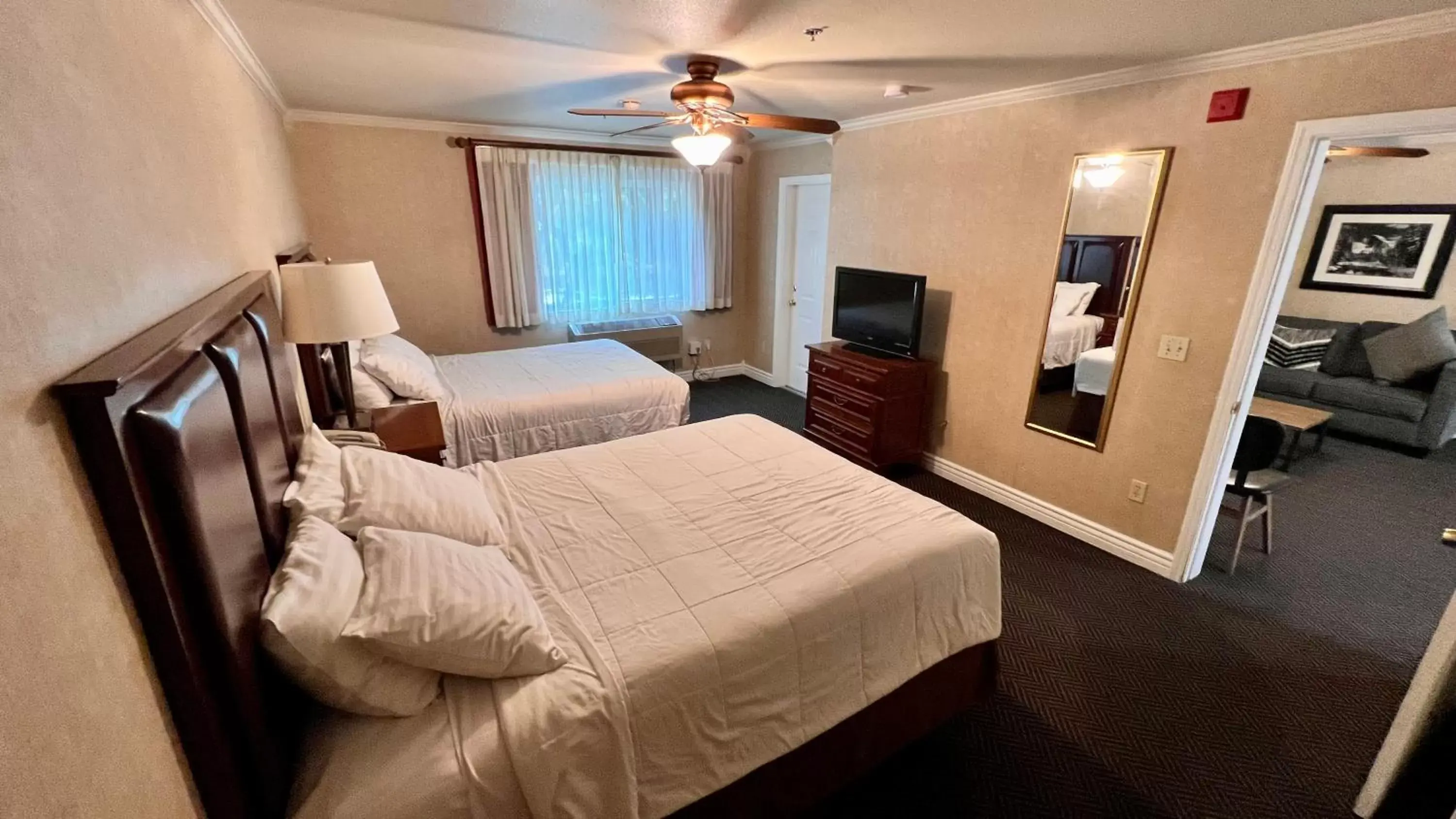 Bed in Yosemite View Lodge Bed in Yosemite View Lodge