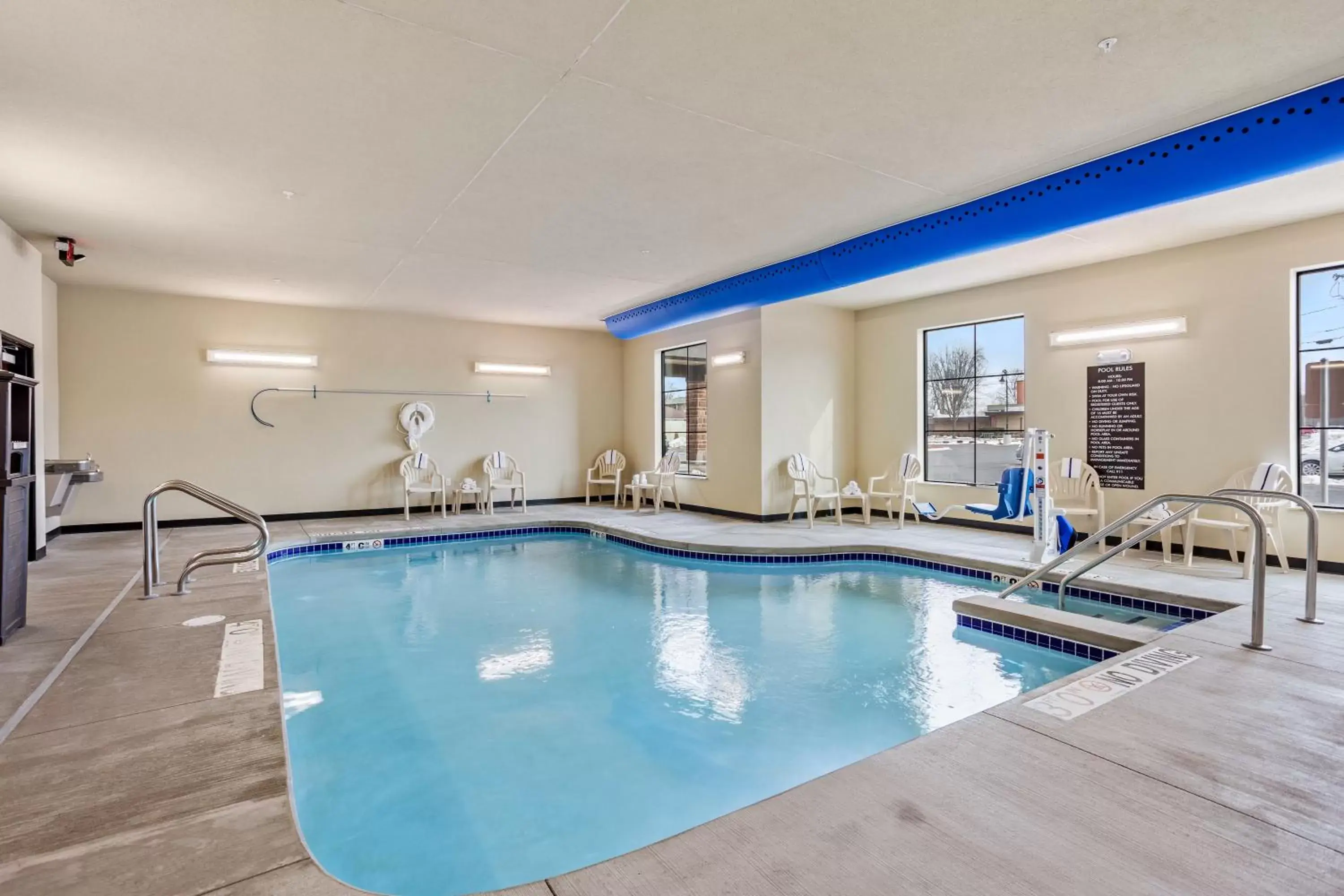 Swimming Pool in Cobblestone Hotel & Suites - Little Chute
