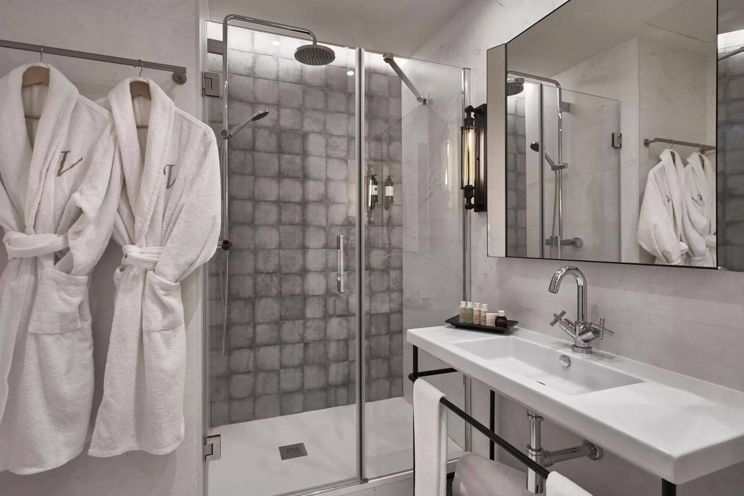 Bathroom in Vincci Molviedro Suites Apartments