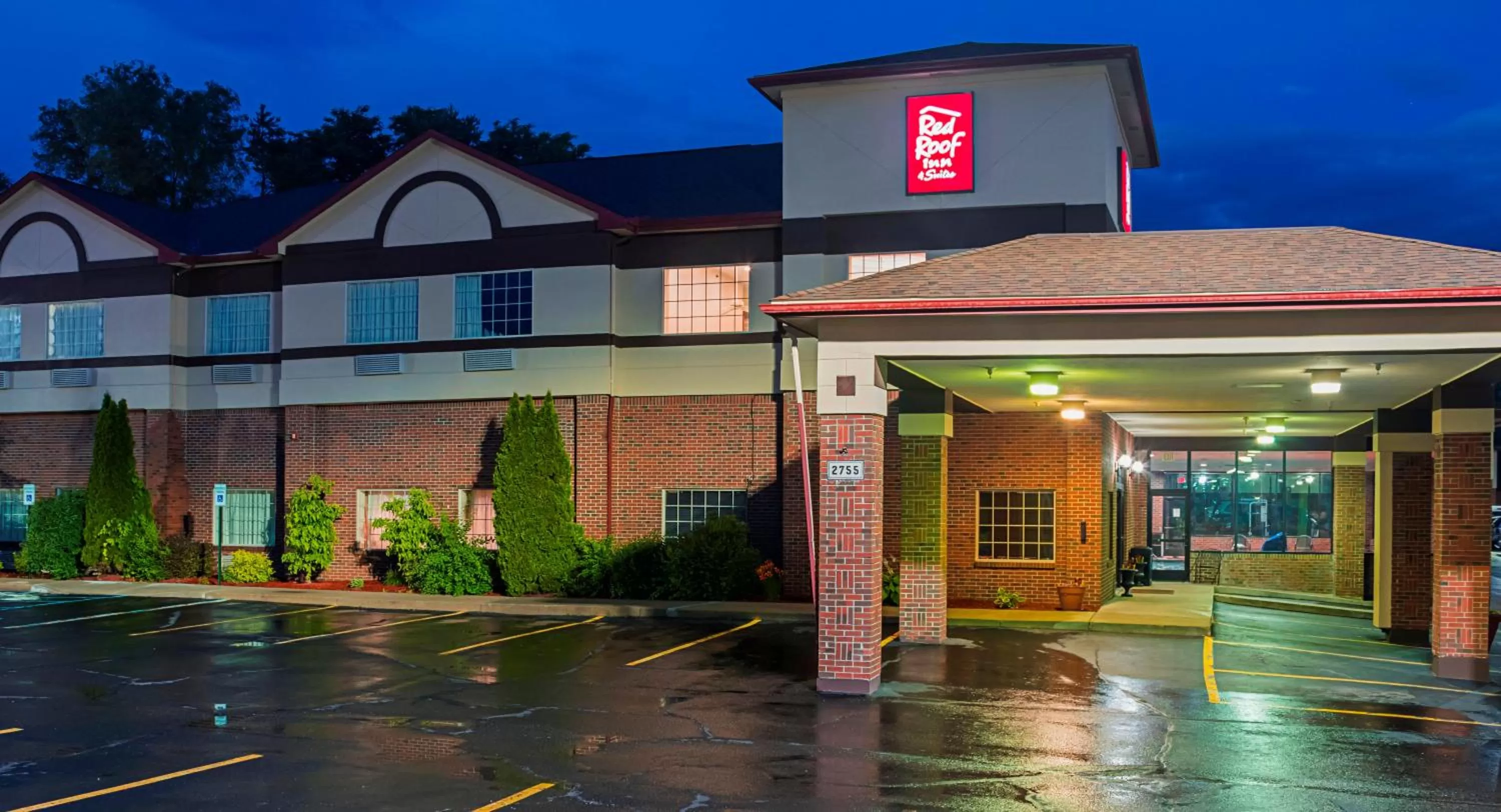 Property building in Red Roof Inn & Suites Lake Orion / Auburn Hills