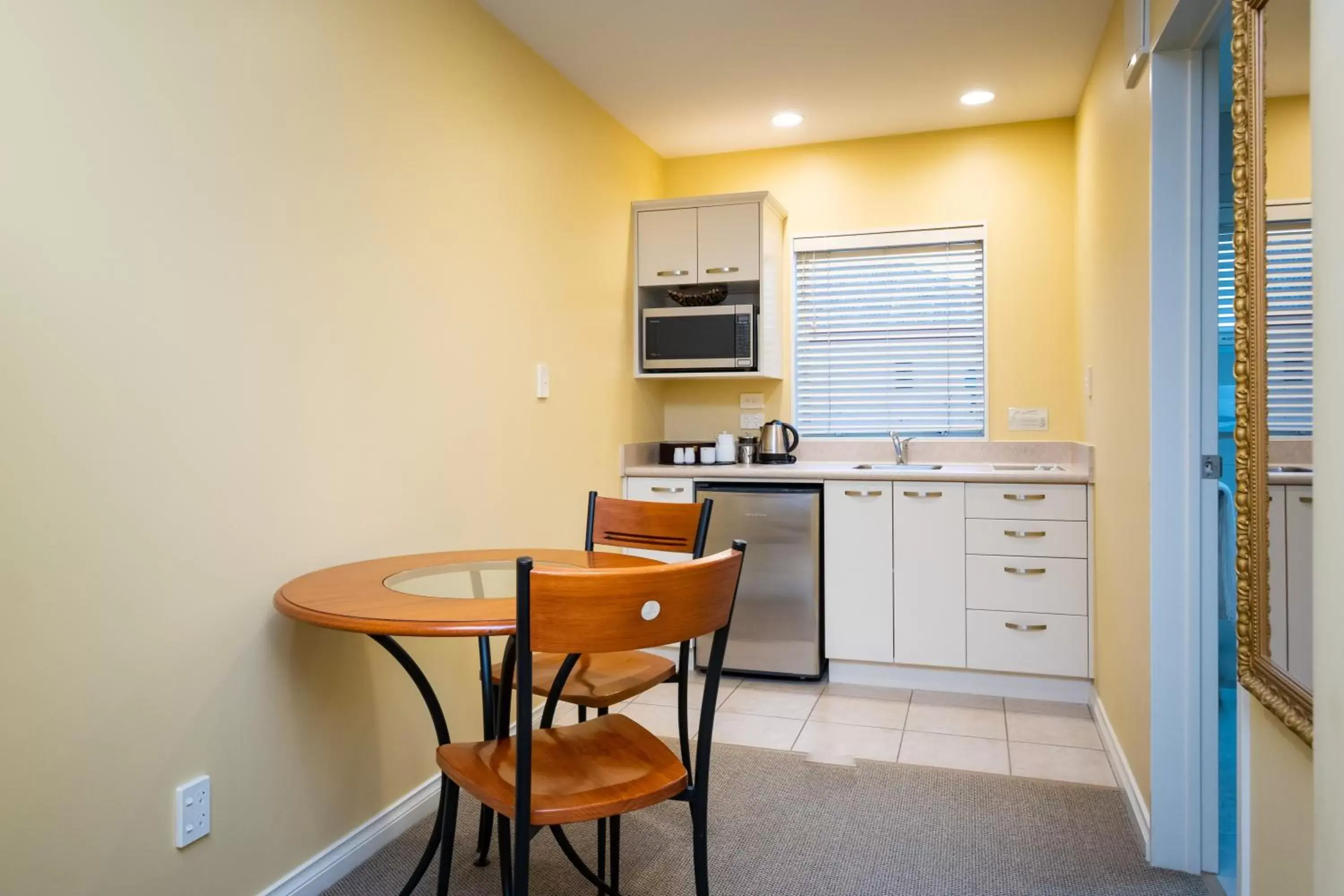 Kitchen or kitchenette, Kitchen/Kitchenette in Motel de la Mer