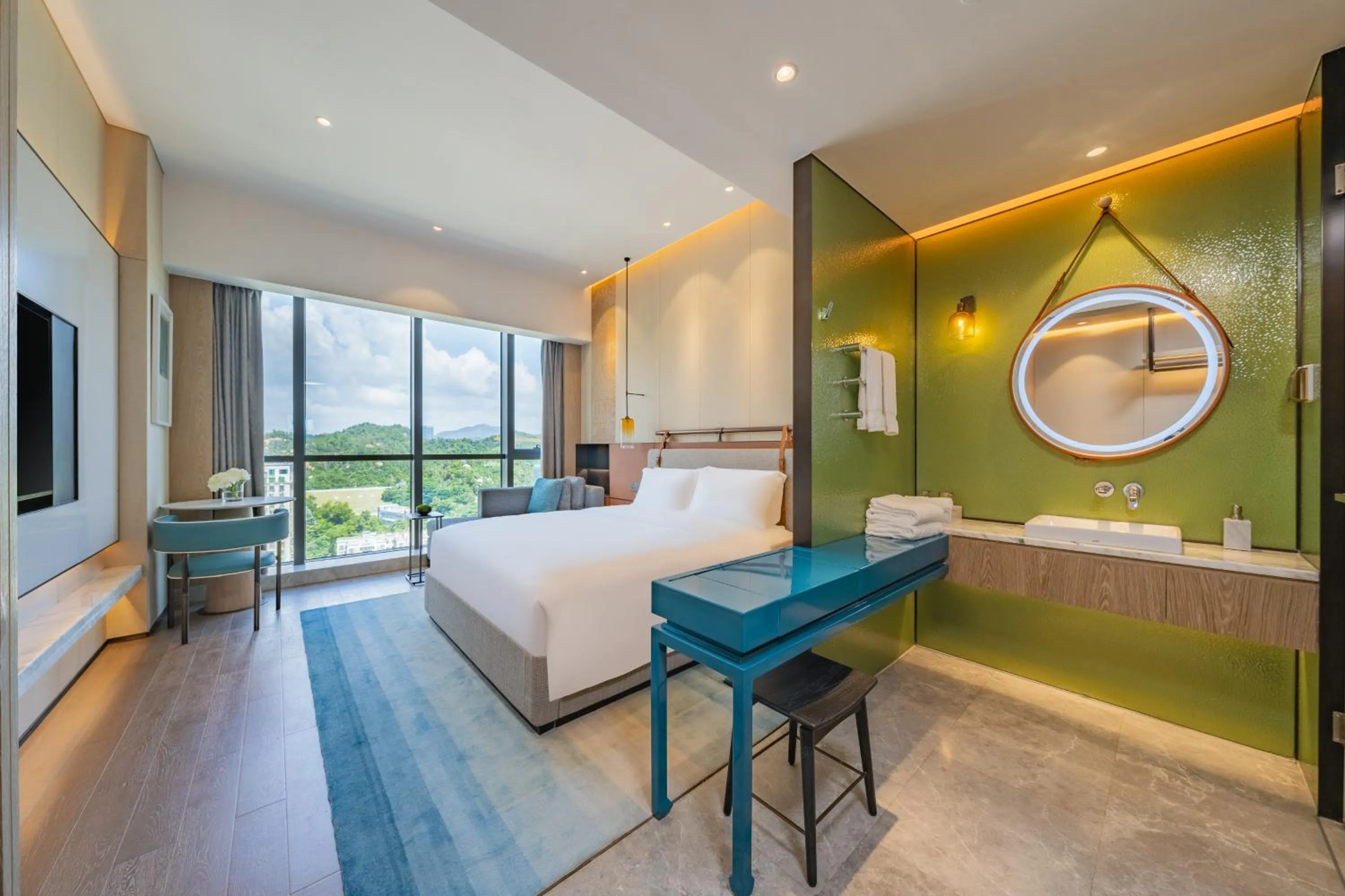 1 King Premium City View in Holiday Inn Zhuhai City Center, an IHG Hotel