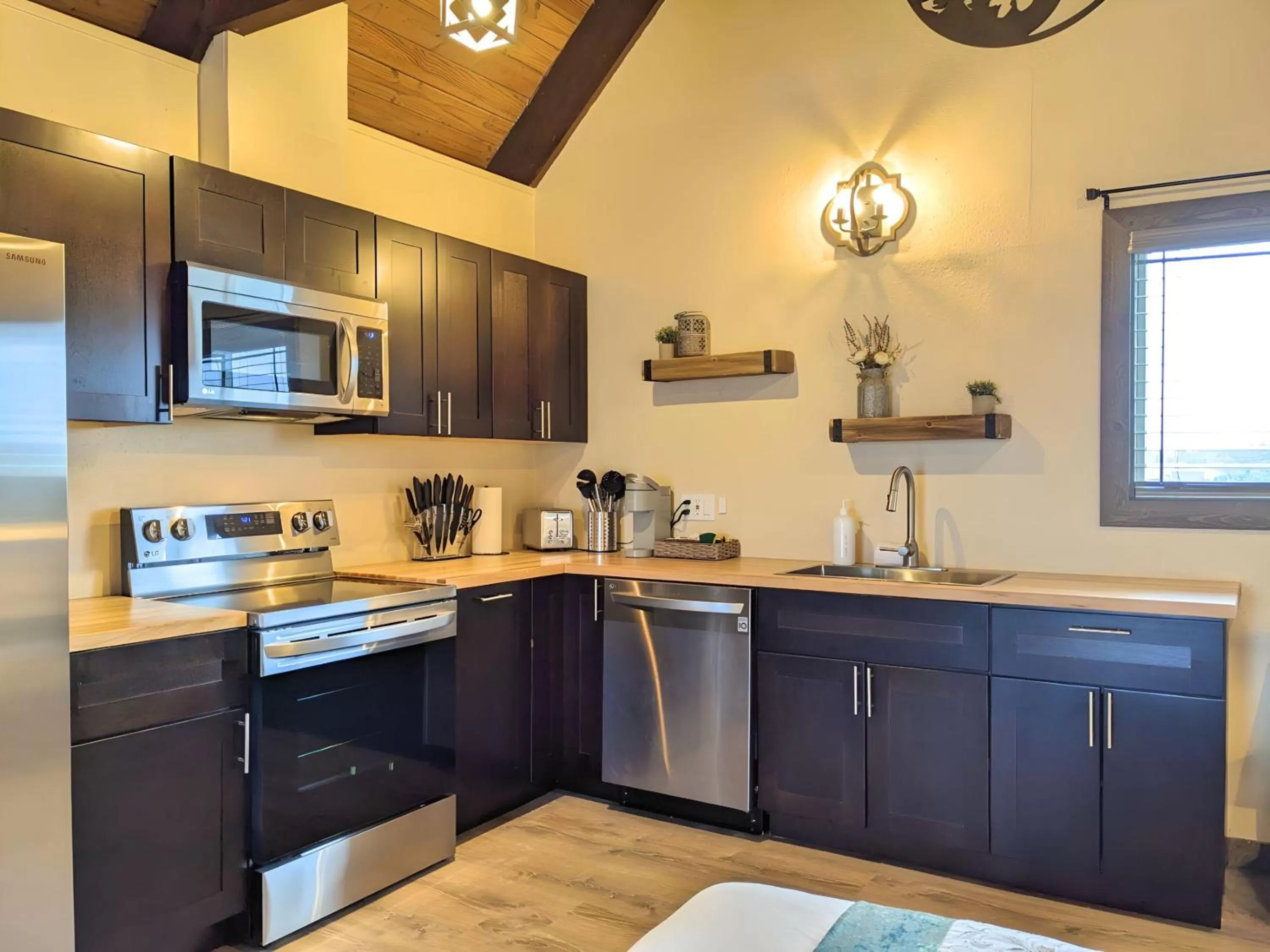 dishwasher in Wanderlust Inn