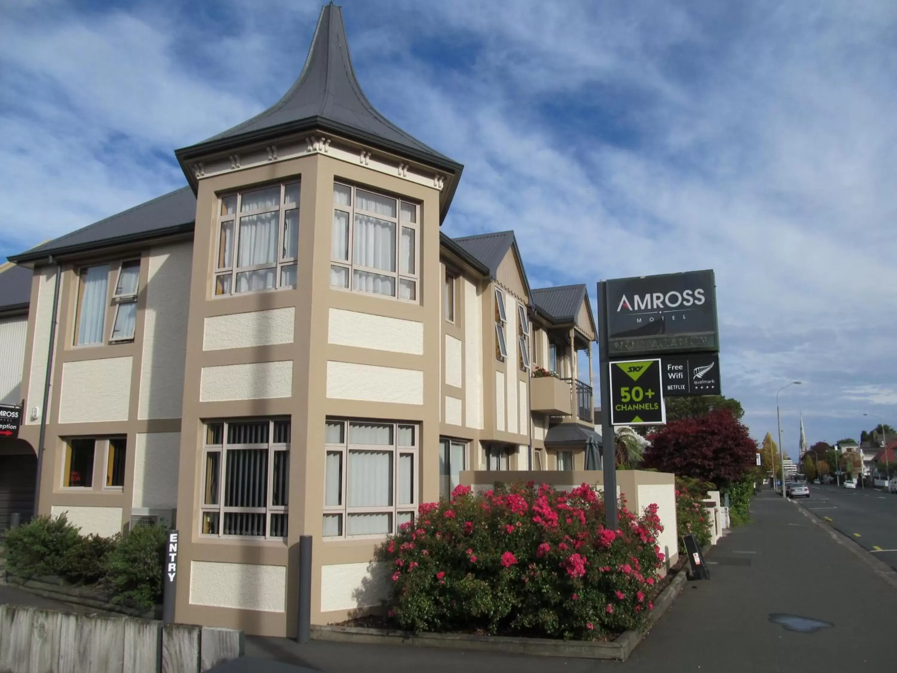Facade/entrance, Property Building in Amross Motel