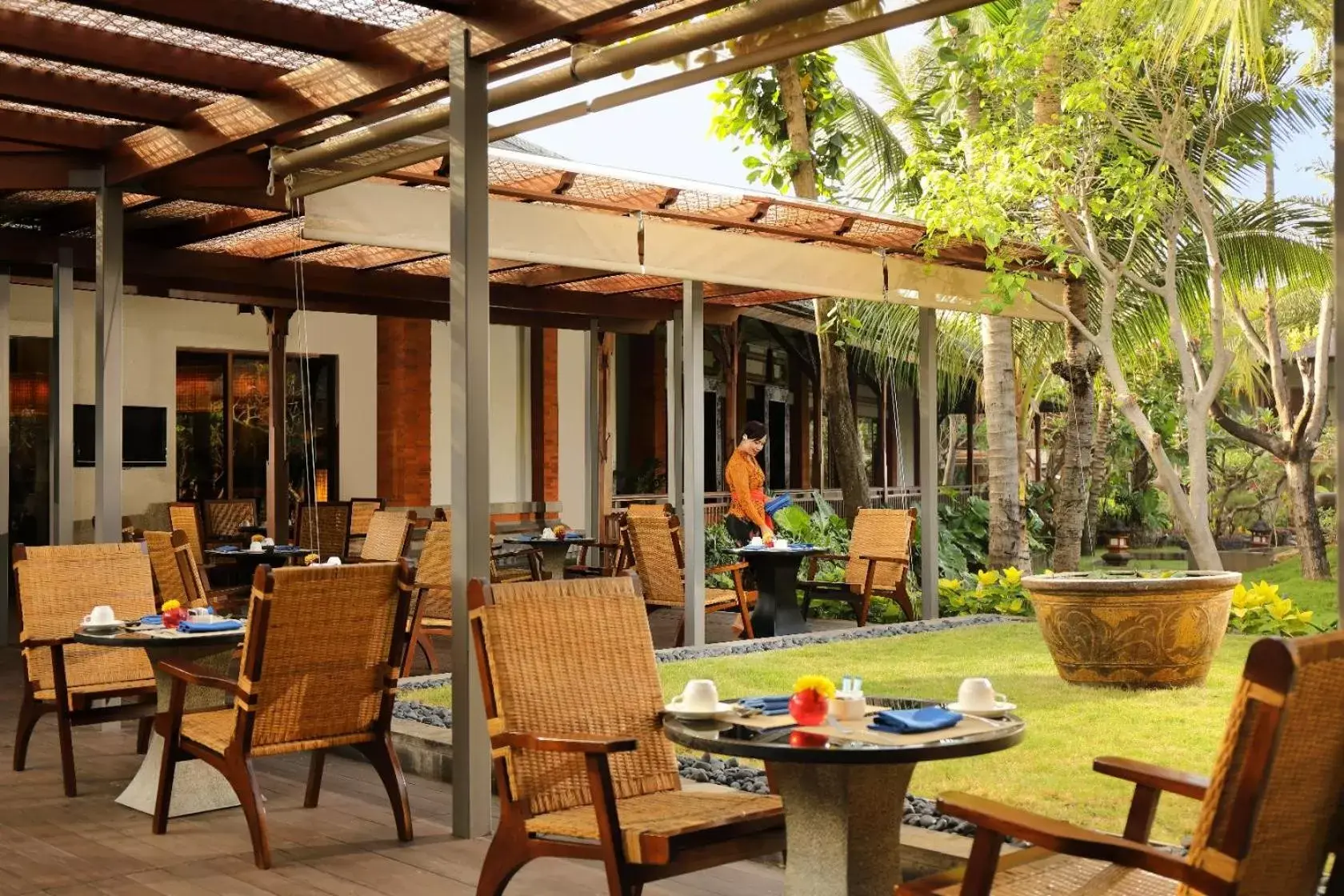 Patio, Restaurant/Places to Eat in Padma Resort Legian