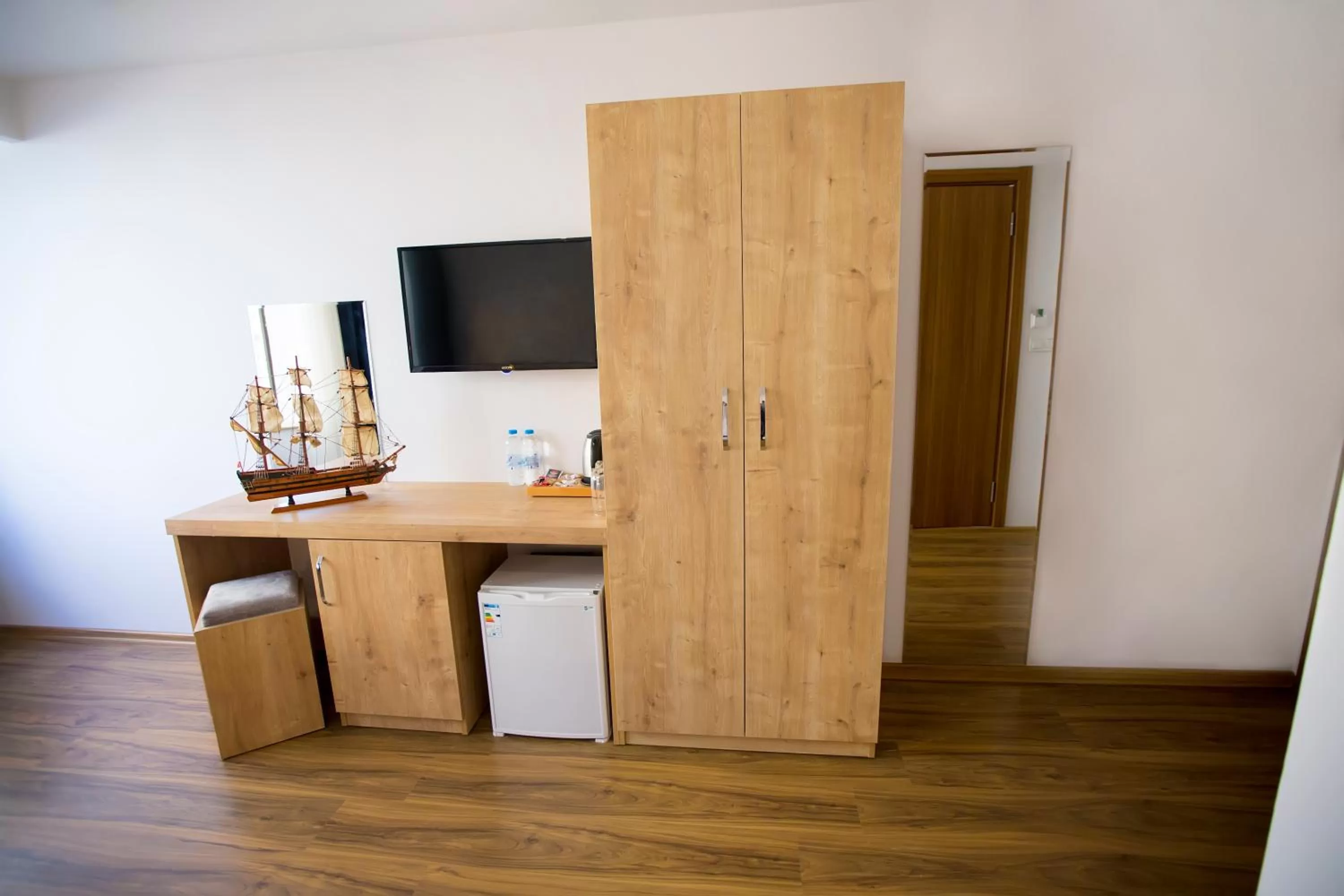 TV and multimedia in Golden Street Hotel