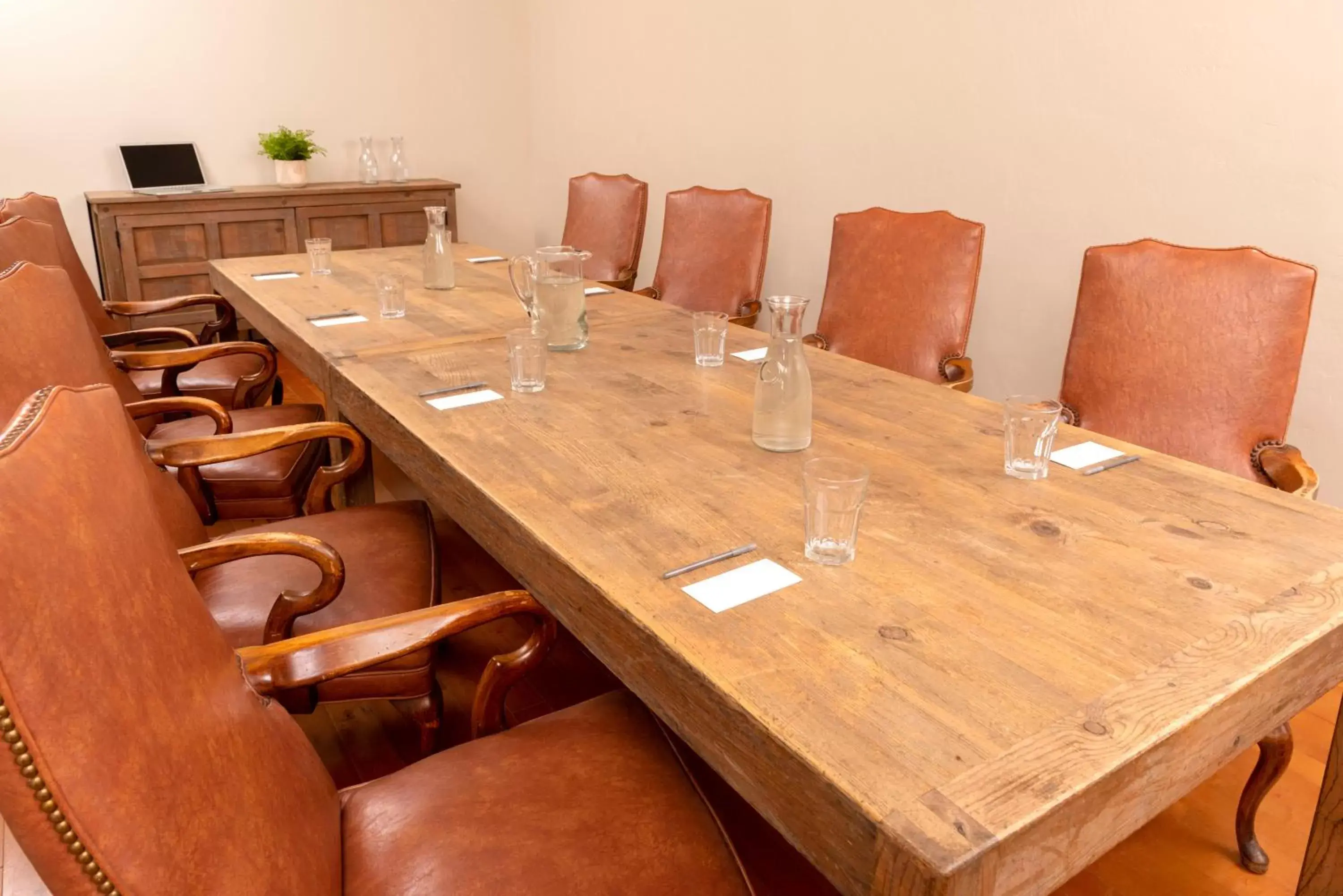 Meeting/conference room in Clocktower Inn Ventura